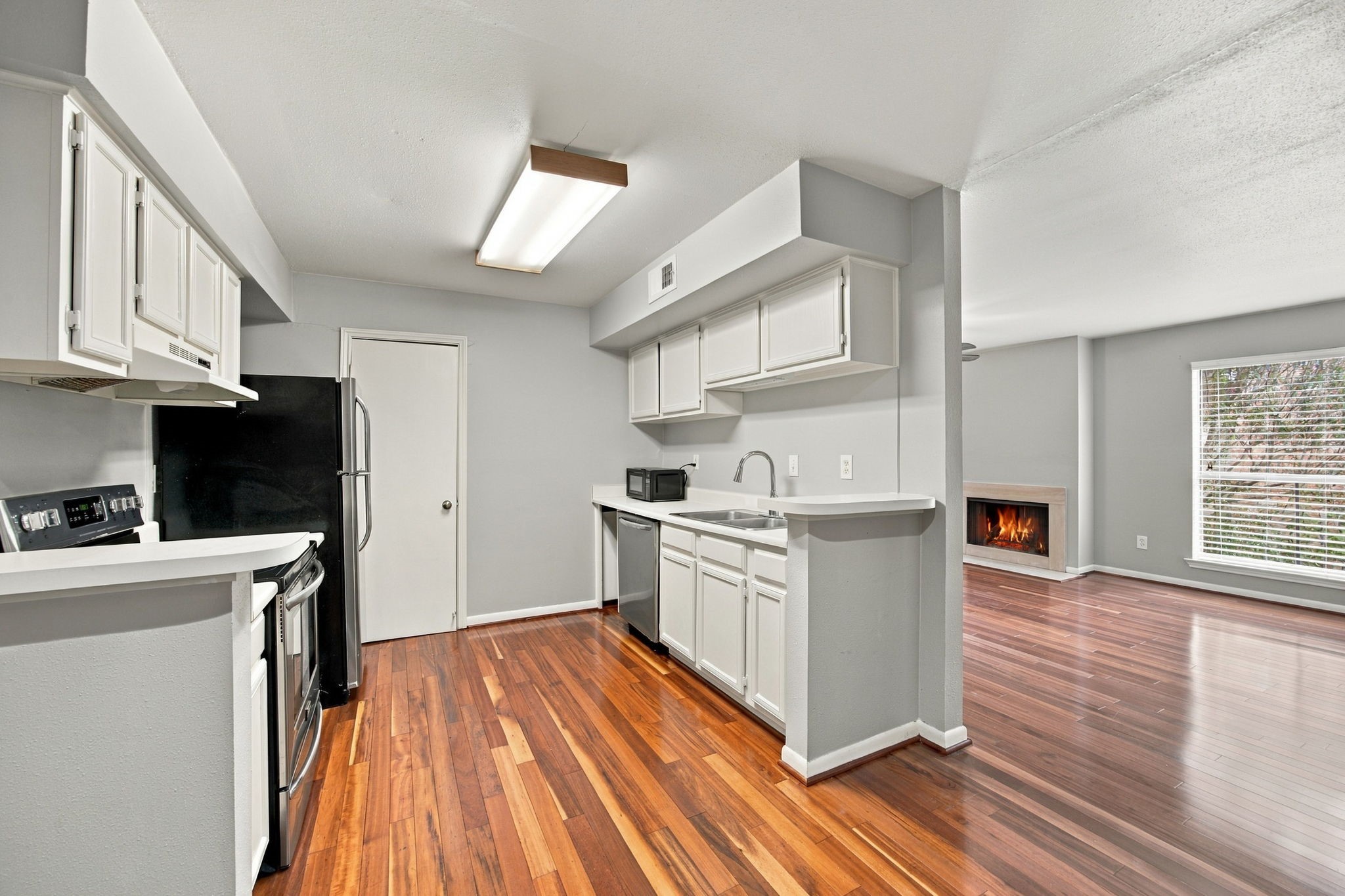 1601 S Shepherd Drive 218 Property Photo 6