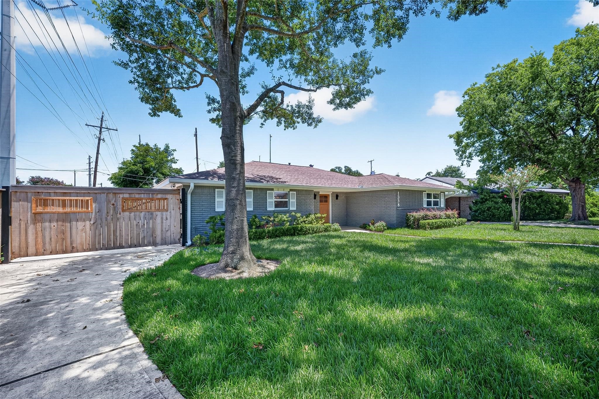 1338 Seaspray Court Property Photo 2