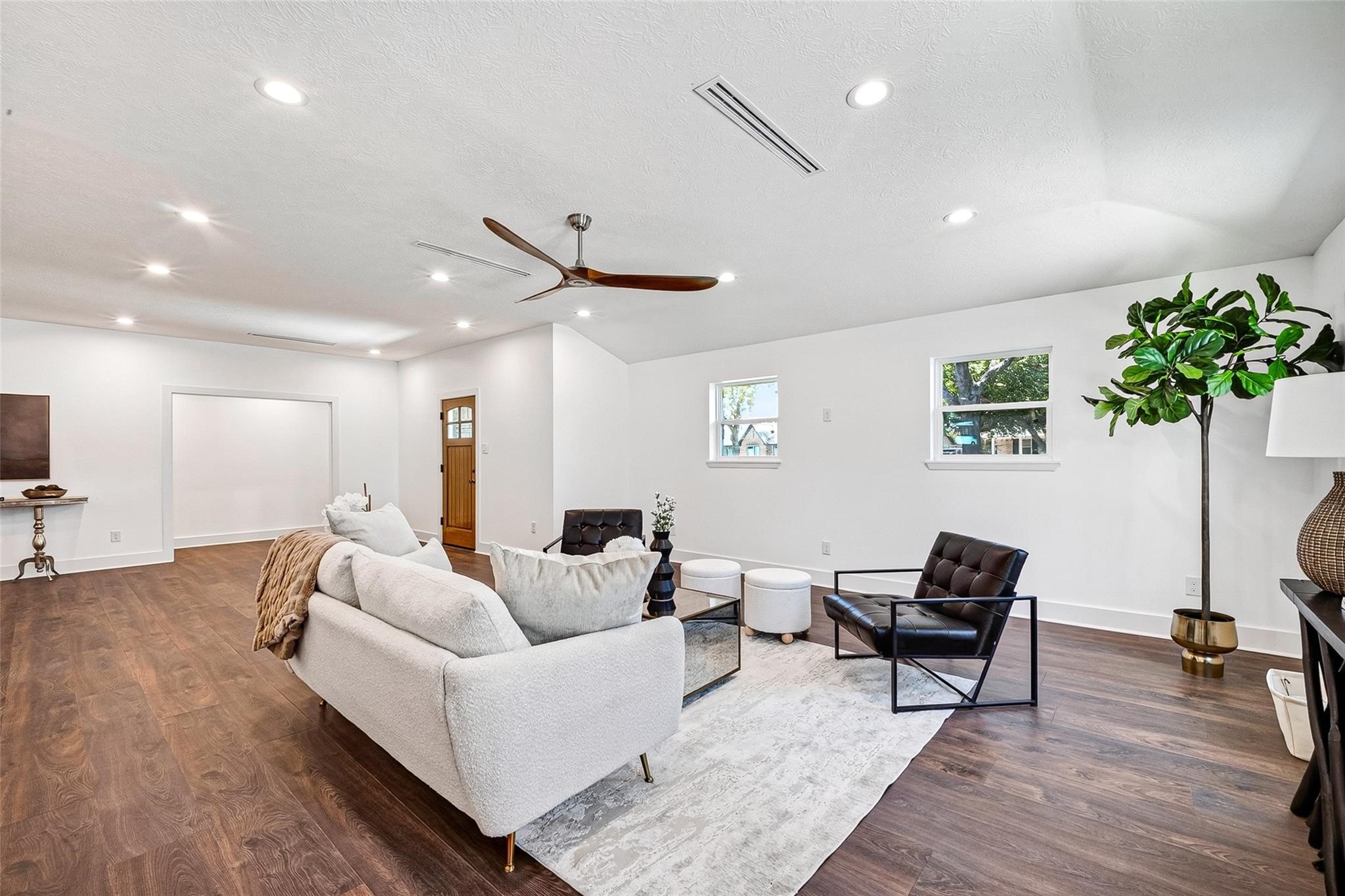 1338 Seaspray Court Property Photo 11