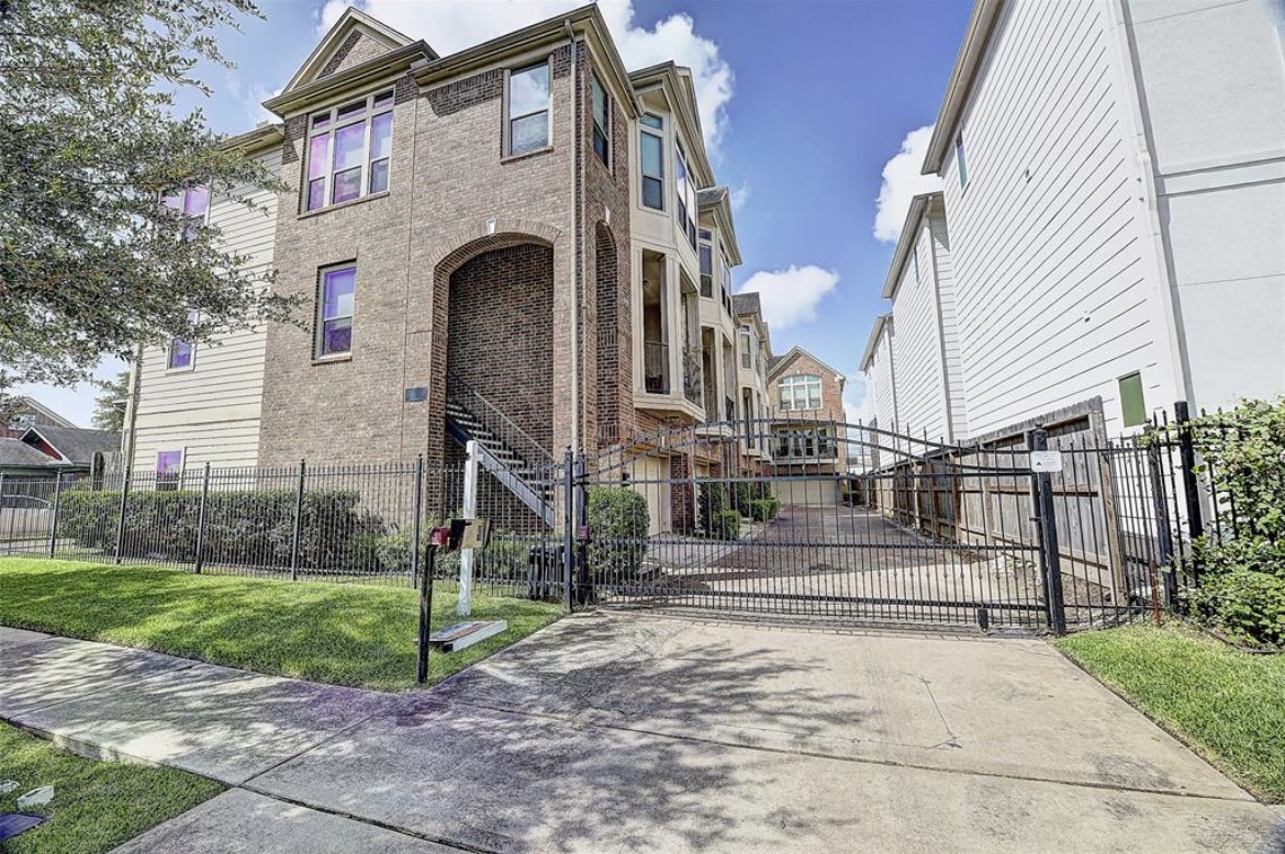 2010 Rosedale Street B Property Photo 2