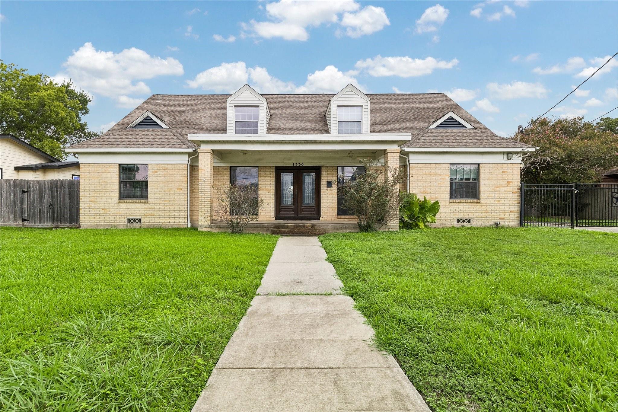 1330 Des Jardines Street, Houston Tx 77023 Property Photo 1