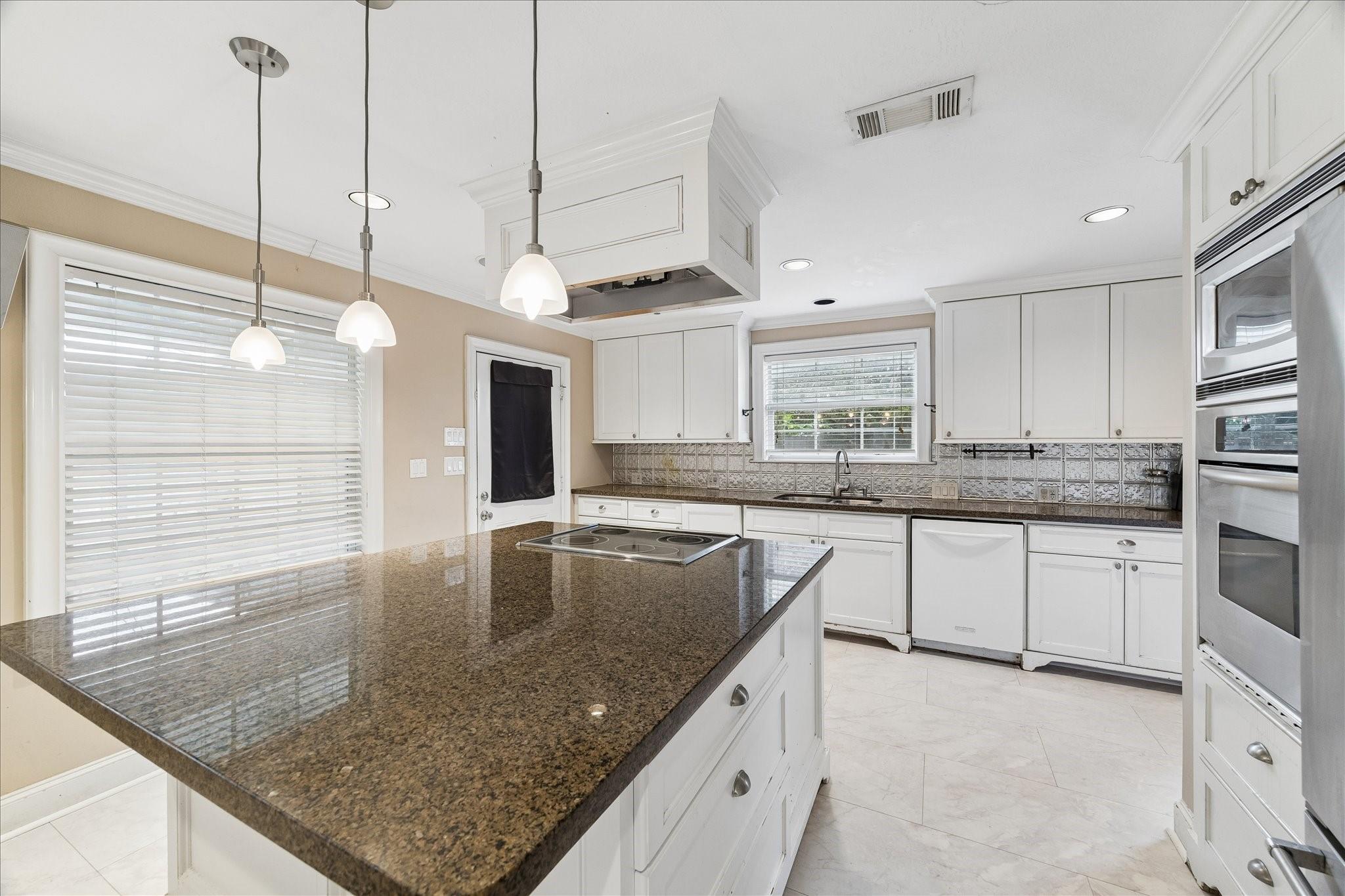1330 Des Jardines Street, Houston Tx 77023 Property Photo 3