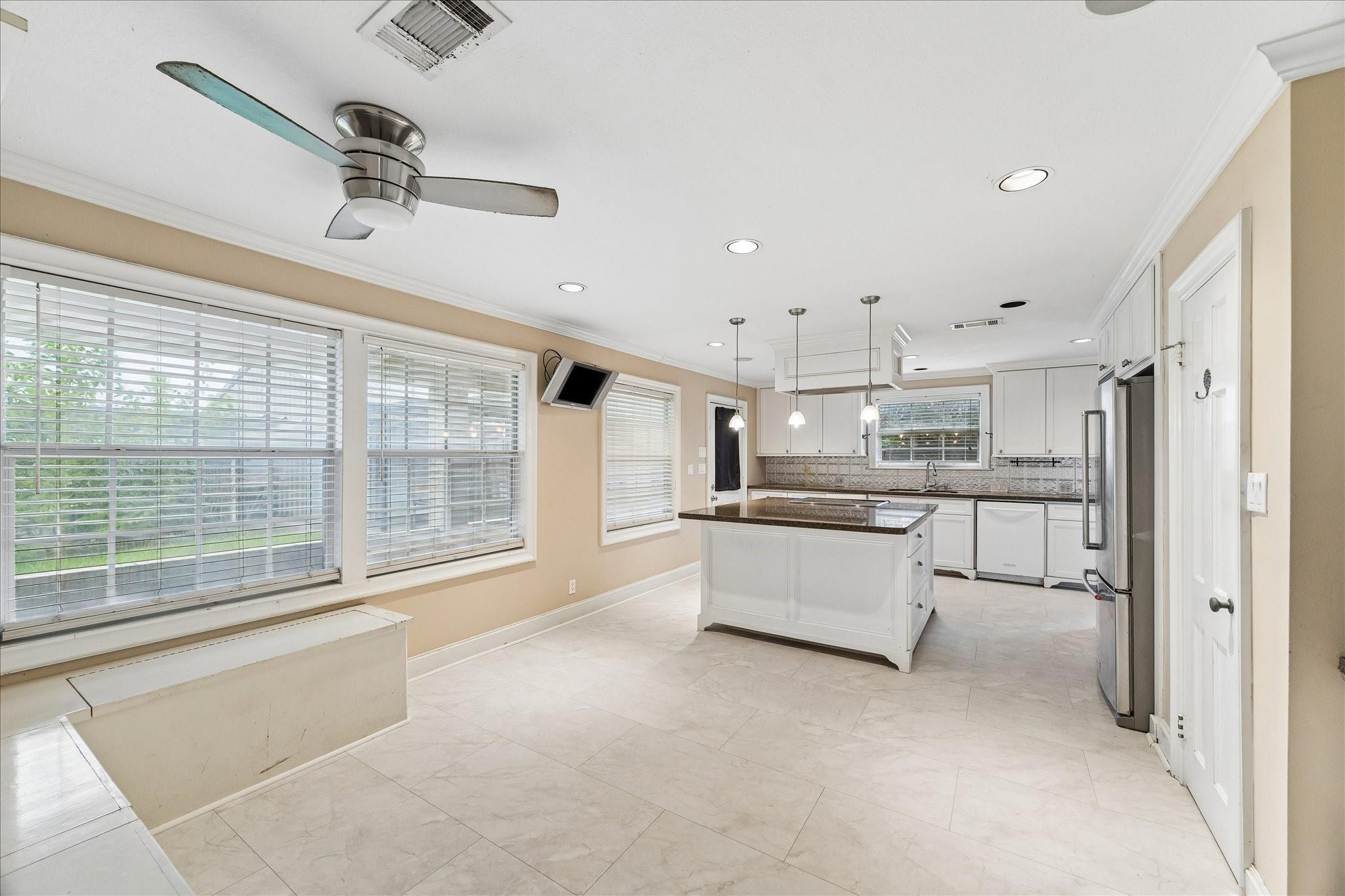 1330 Des Jardines Street, Houston Tx 77023 Property Photo 4