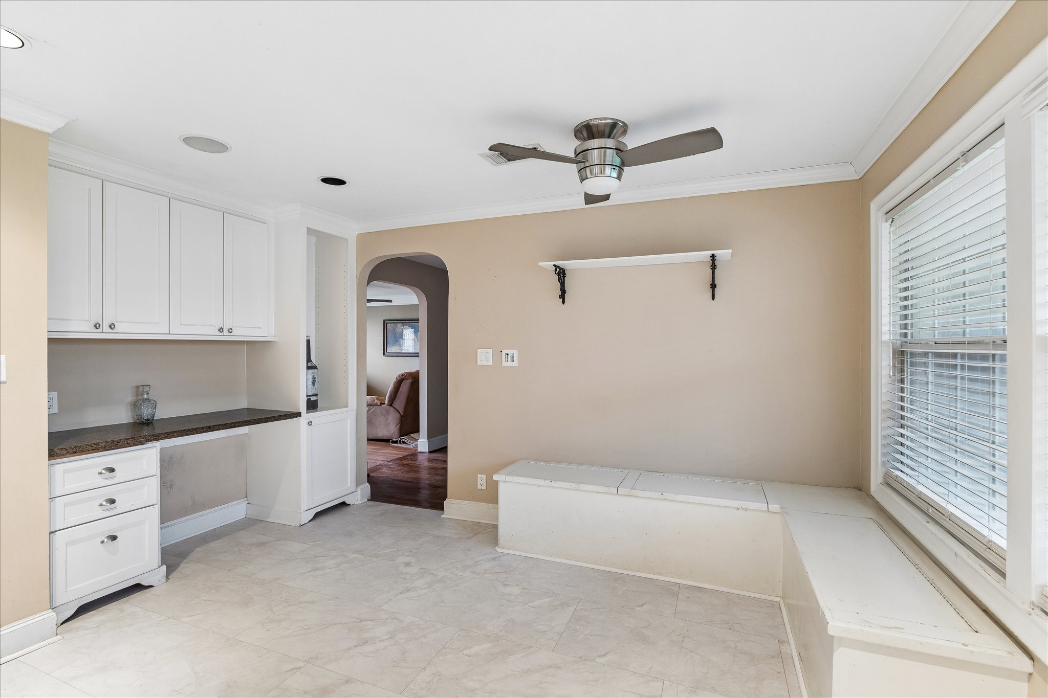 1330 Des Jardines Street Property Photo 5