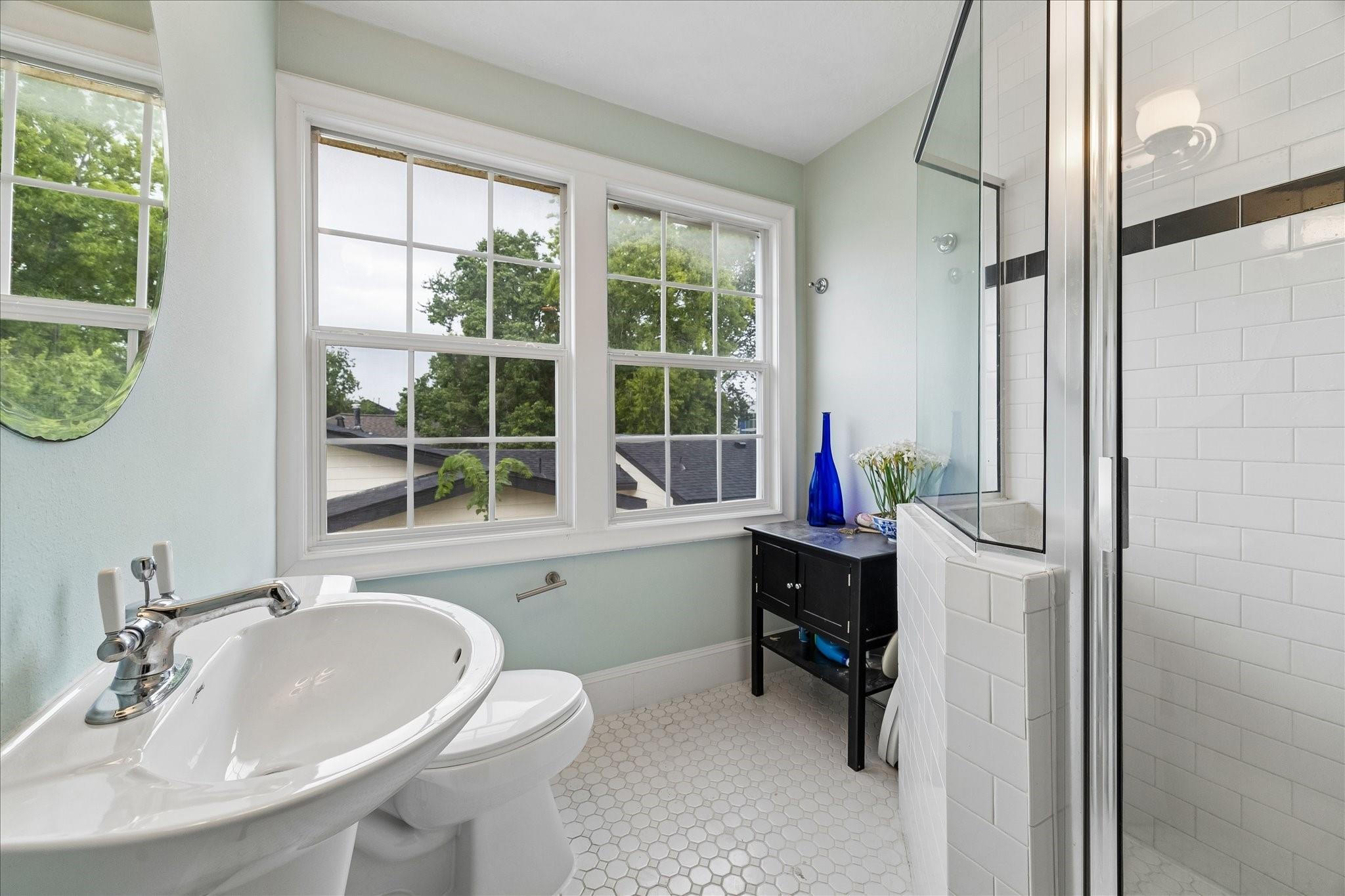 1330 Des Jardines Street, Houston Tx 77023 Property Photo 8