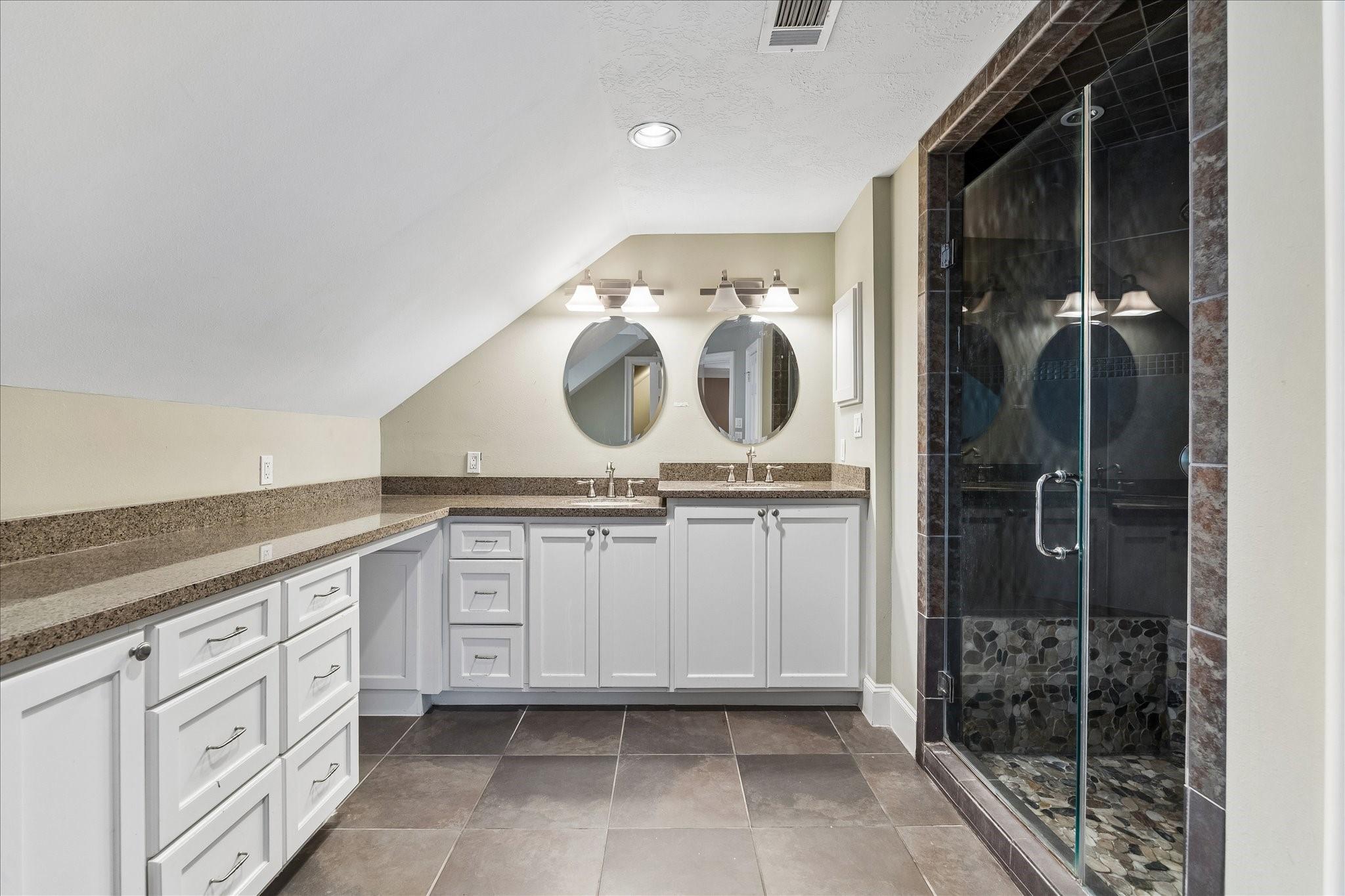1330 Des Jardines Street, Houston Tx 77023 Property Photo 9