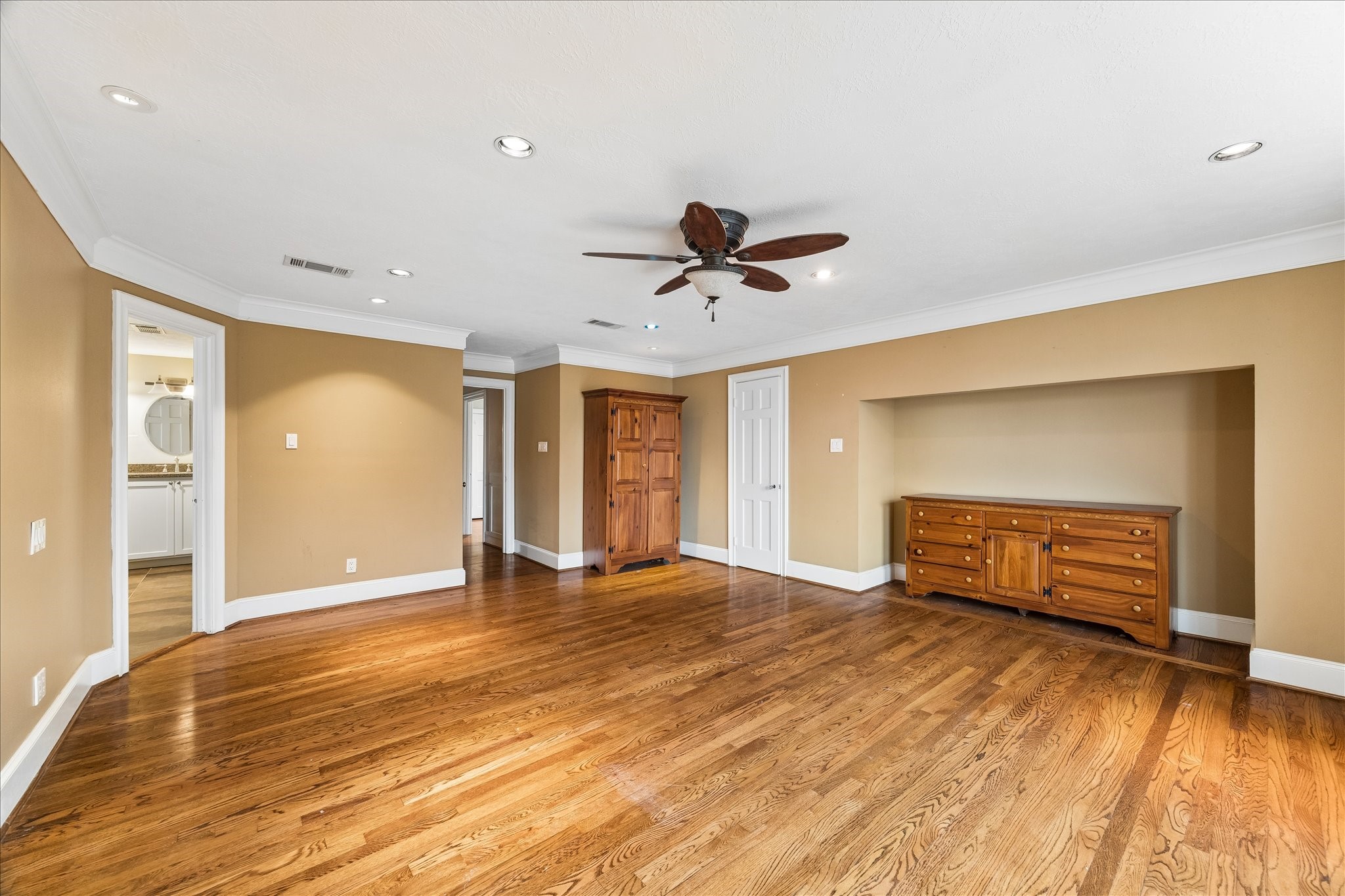 1330 Des Jardines Street Property Photo 17