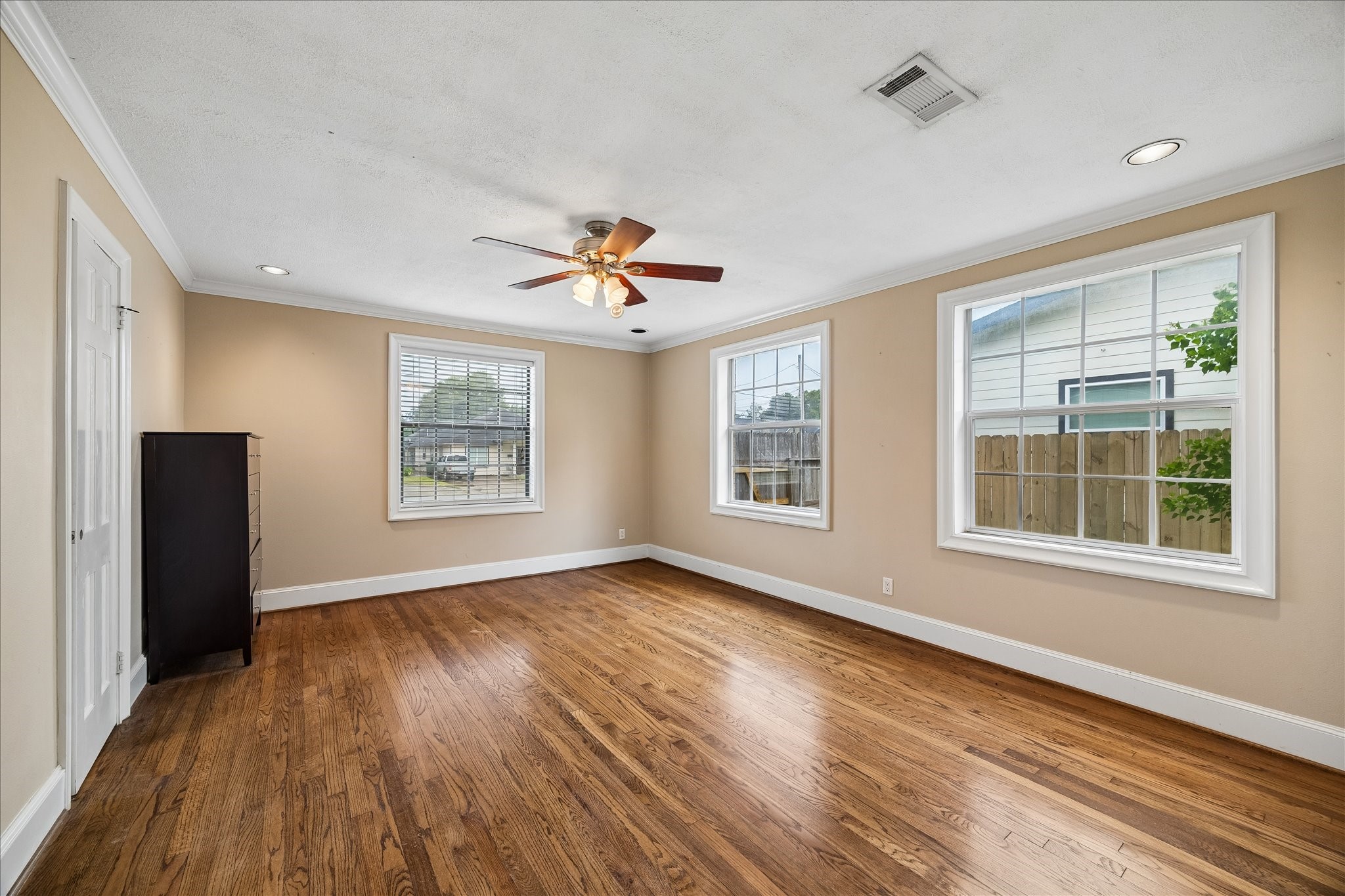 1330 Des Jardines Street Property Photo 19