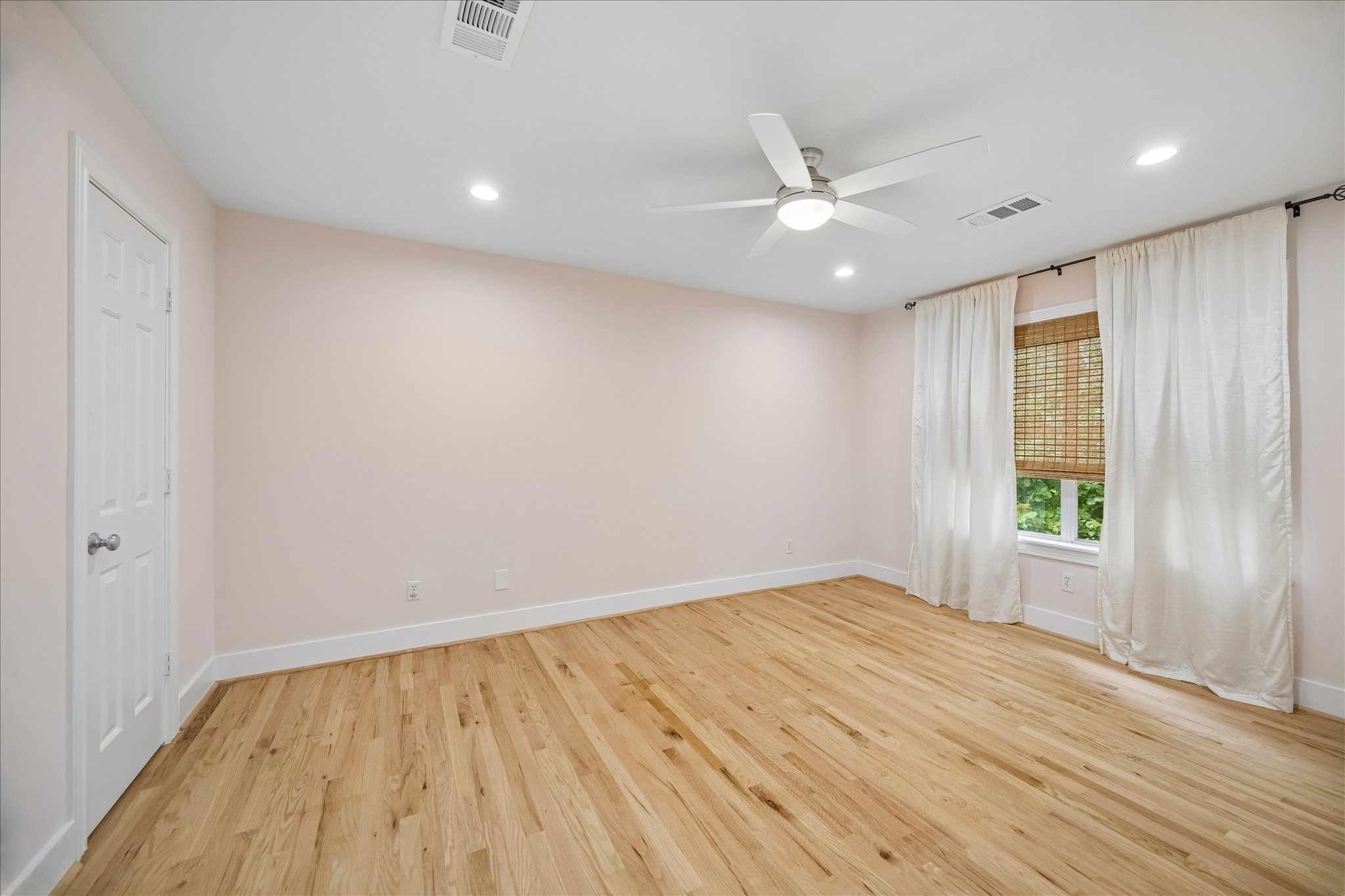 721 W 41st Street Property Photo 16