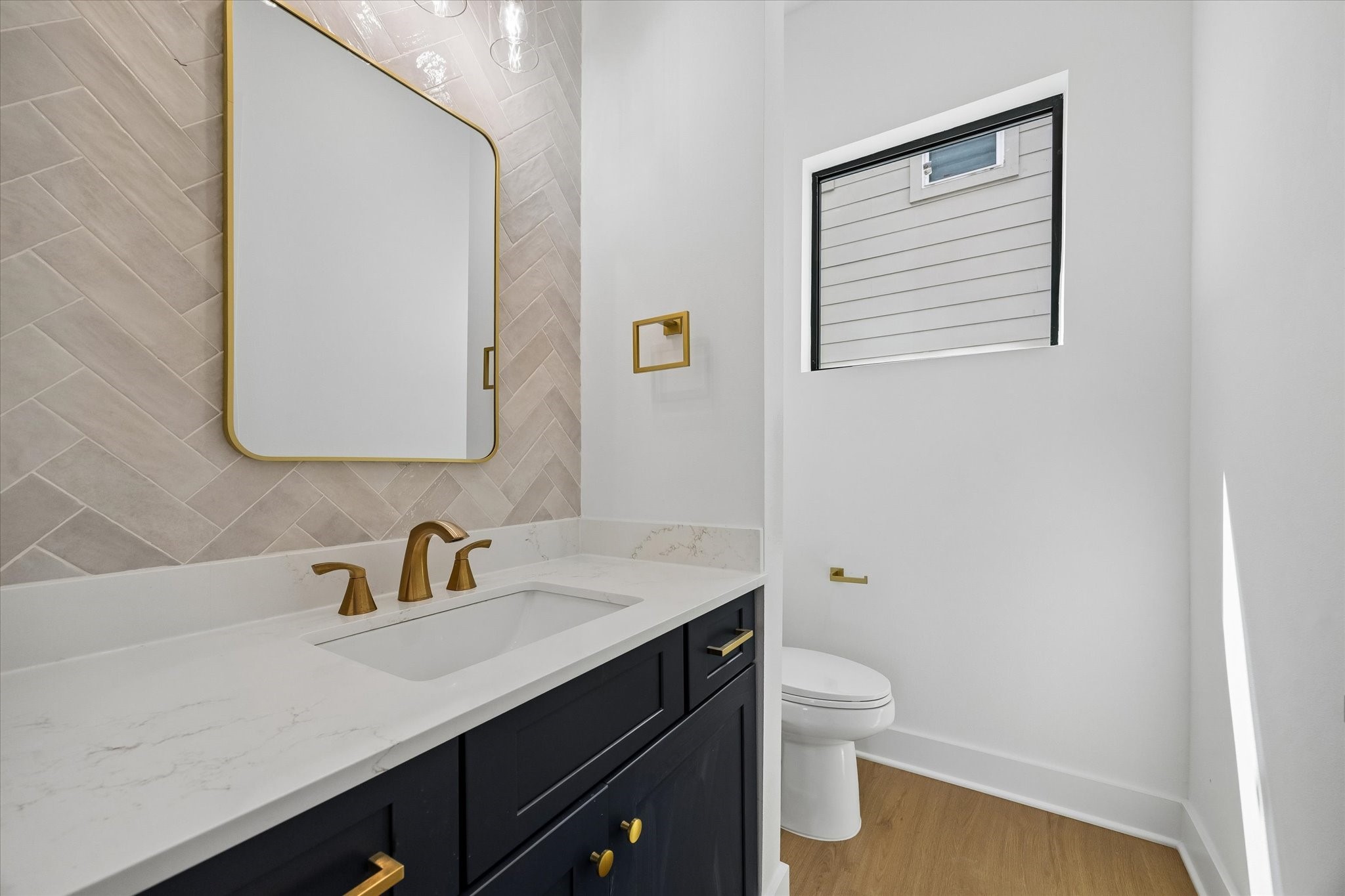 1325 W 22nd Street Property Photo 14