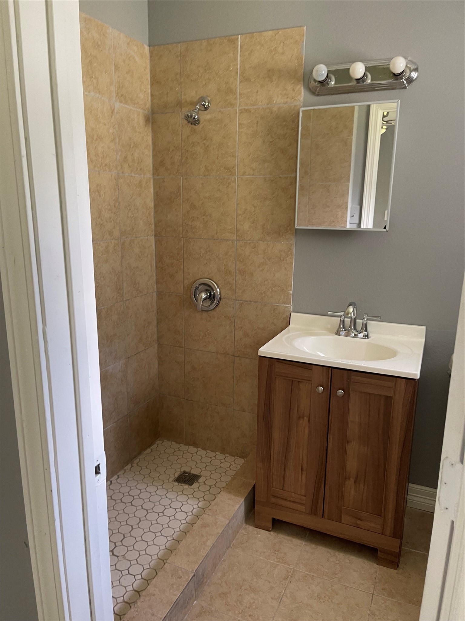 9211 N Green River Drive B Property Photo 7