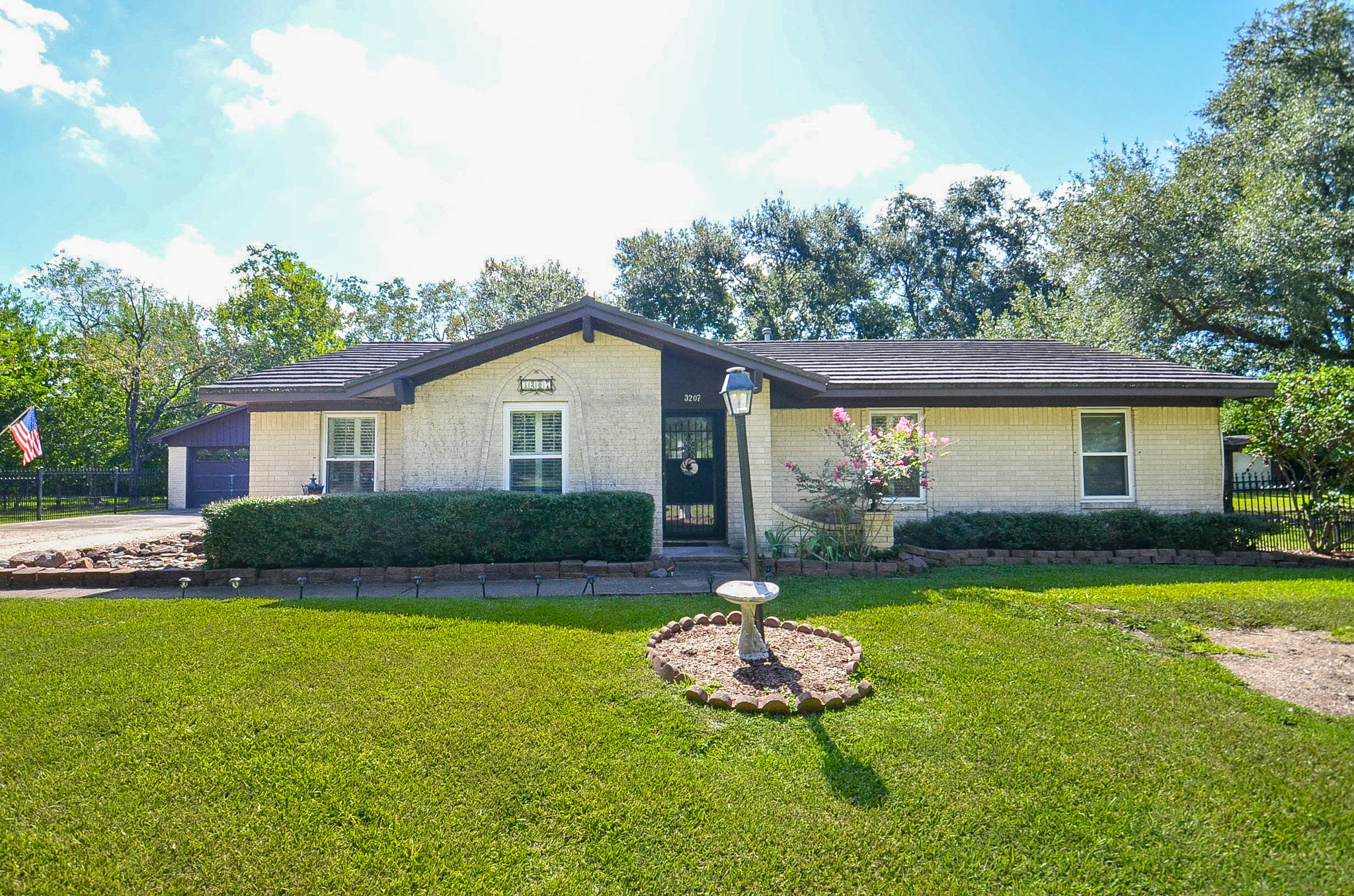 3207 Hamm Road Property Photo 1