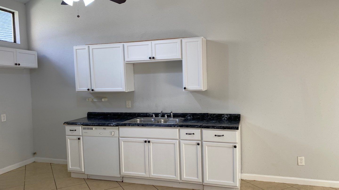 11231 Glenforest Property Photo 8