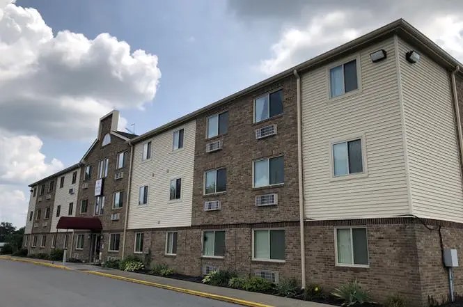 785 Regina Ln Nw Property Photo 1