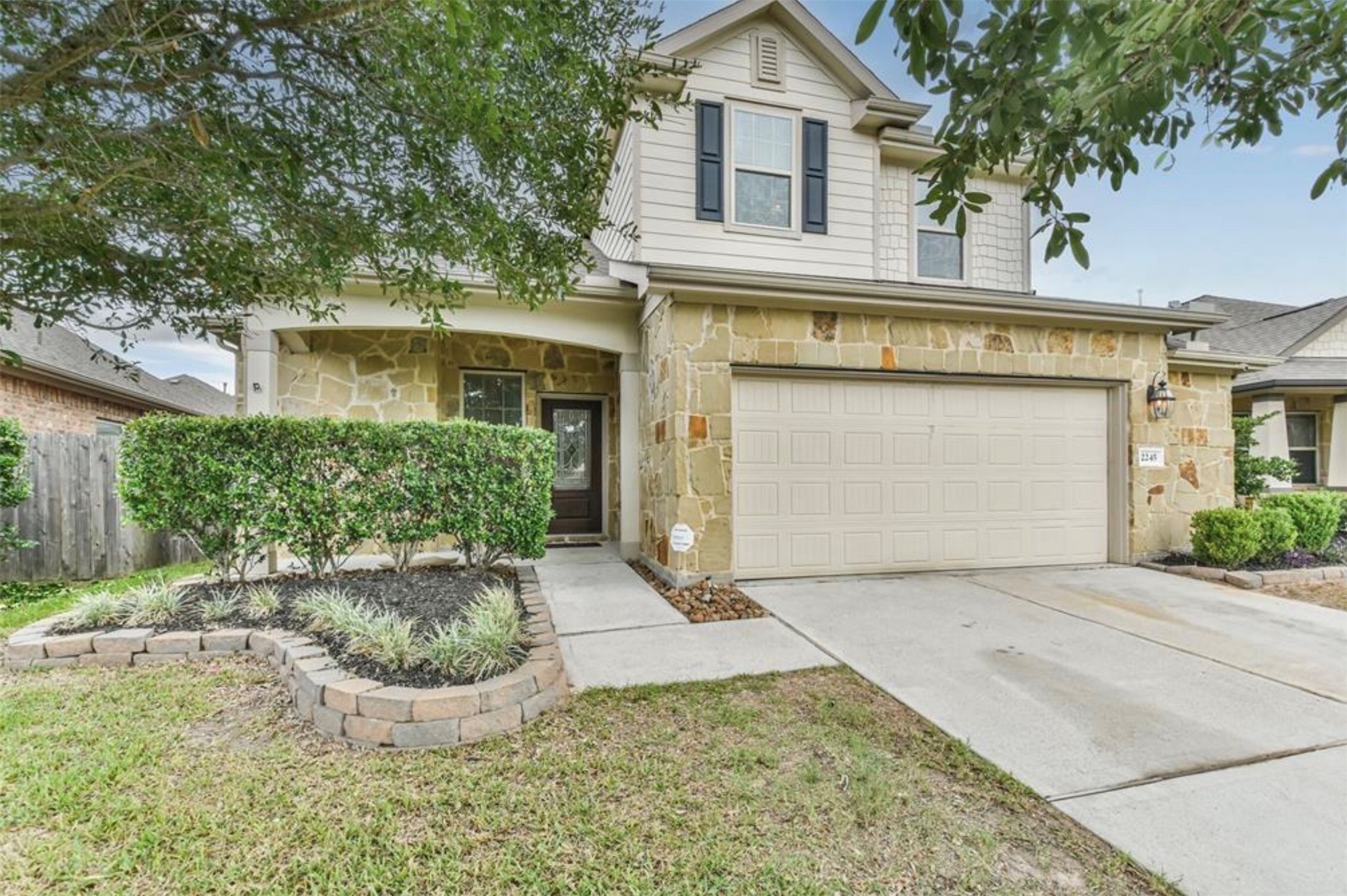 2245 Maple Point Drive N Property Photo 1