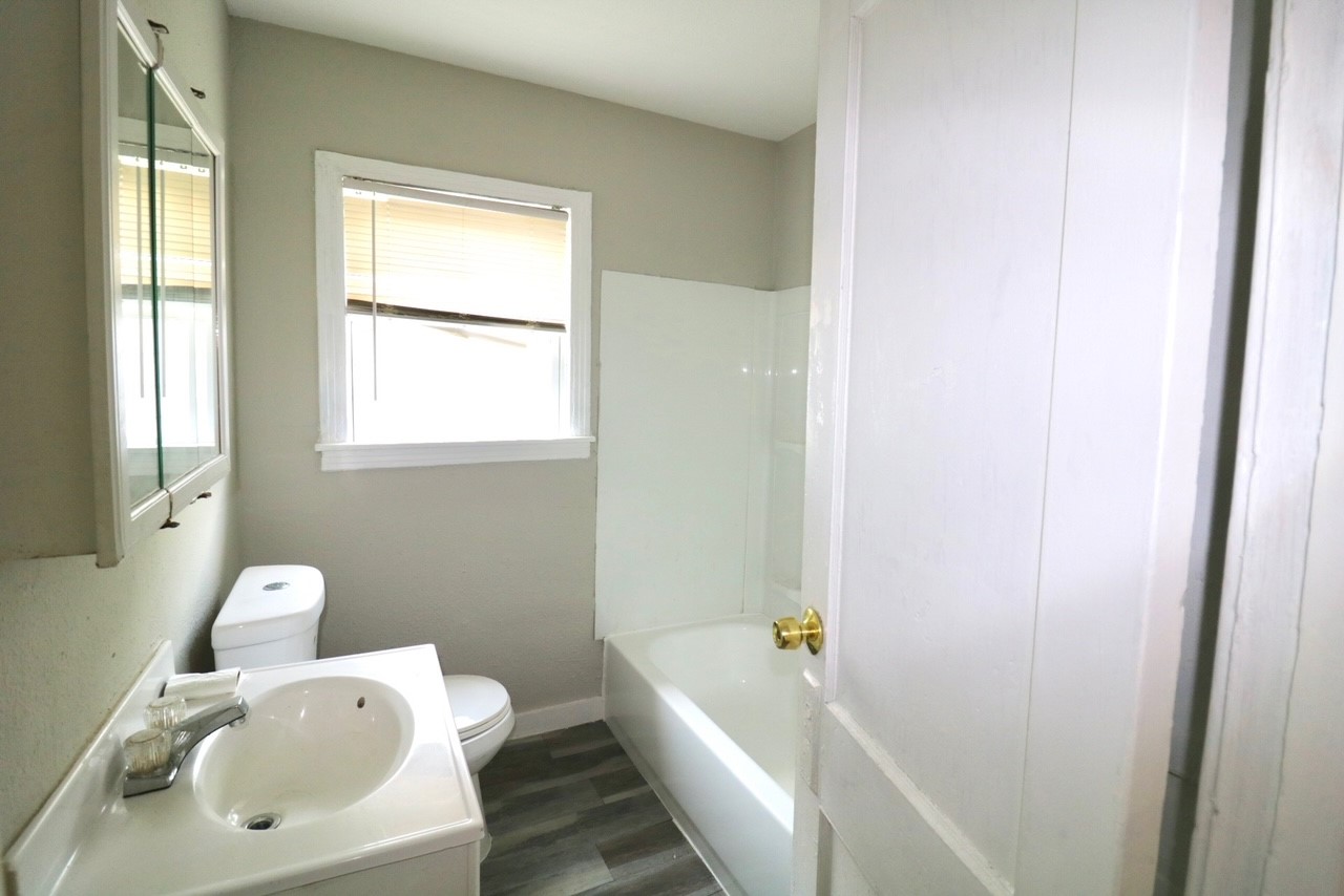 3102 Brackenridge Street 1 Property Photo 3