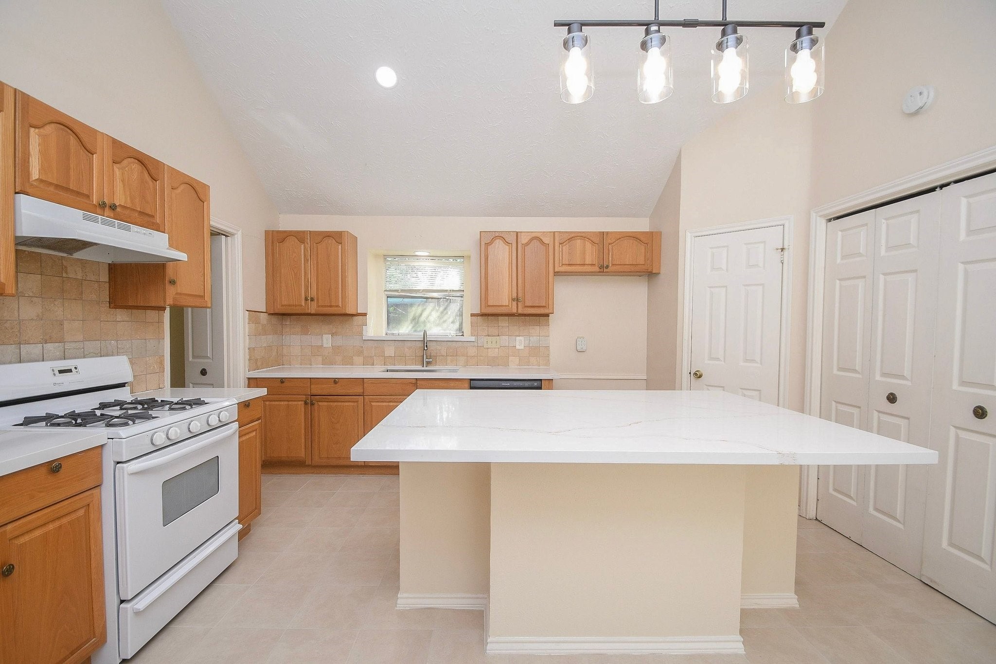 22518 Rangeview Drive Property Photo 9
