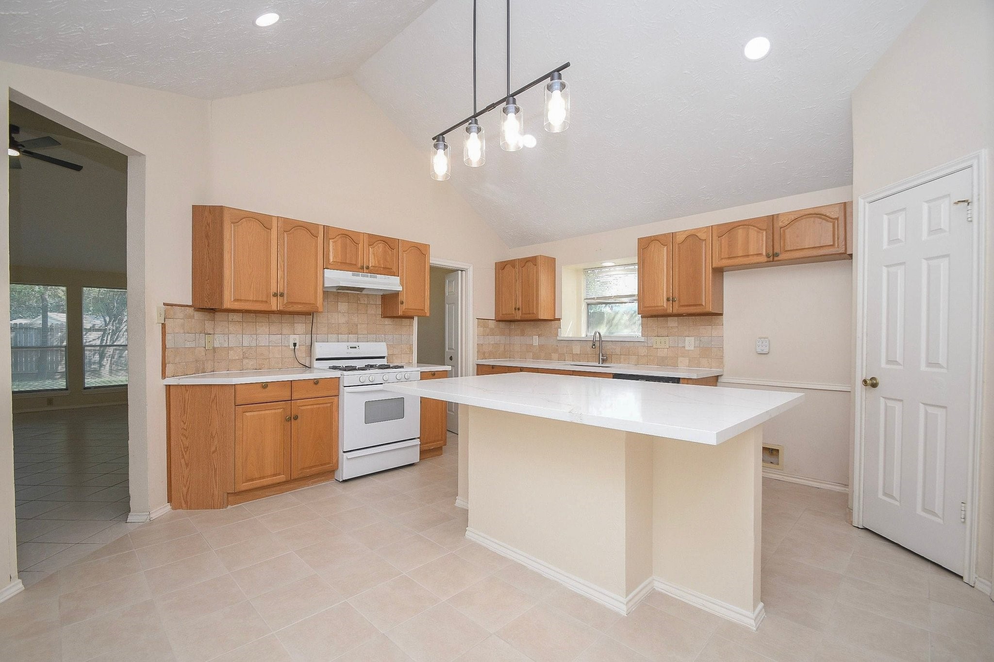 22518 Rangeview Drive Property Photo 11