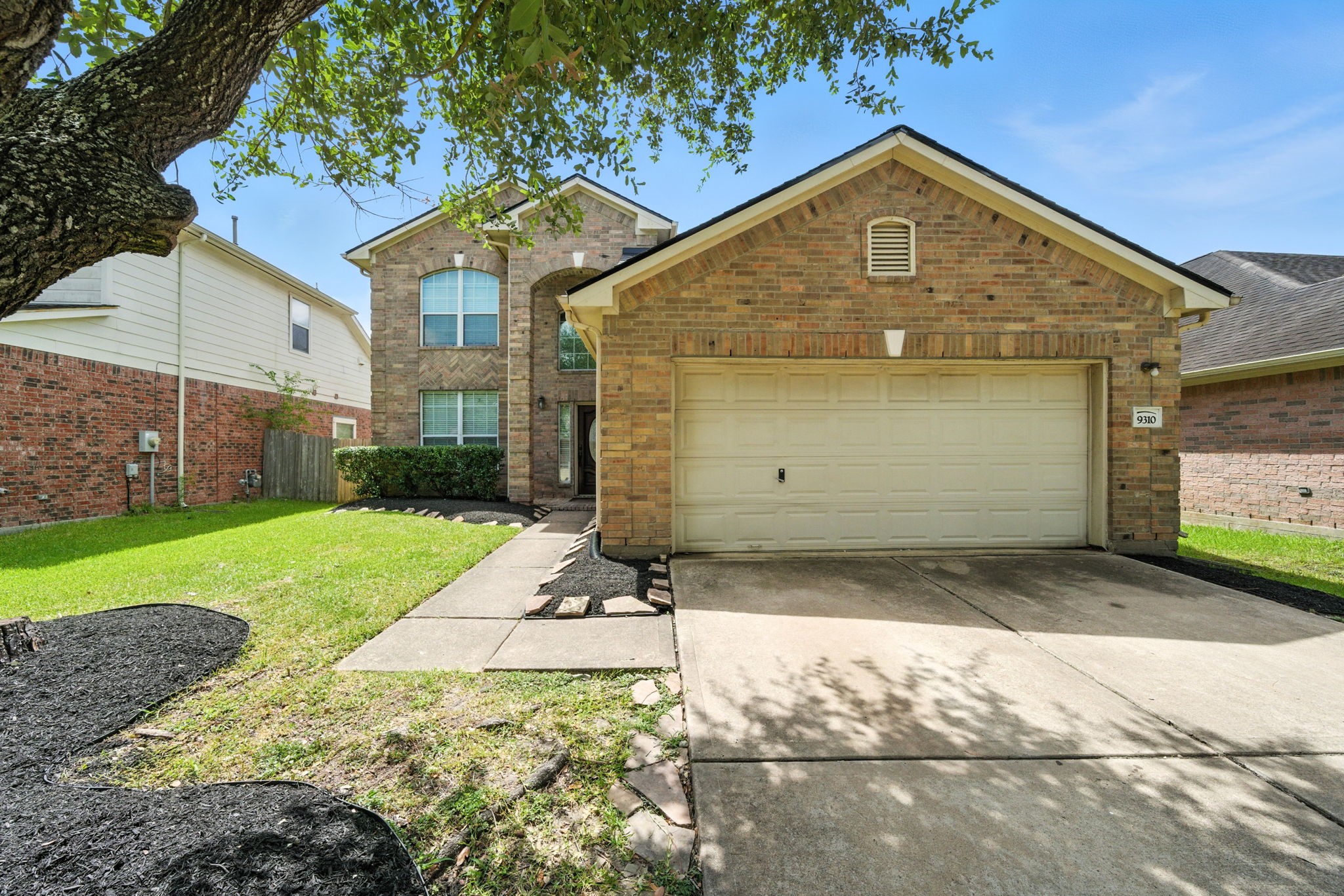 9310 Arrowhead Trace Lane Property Photo 1