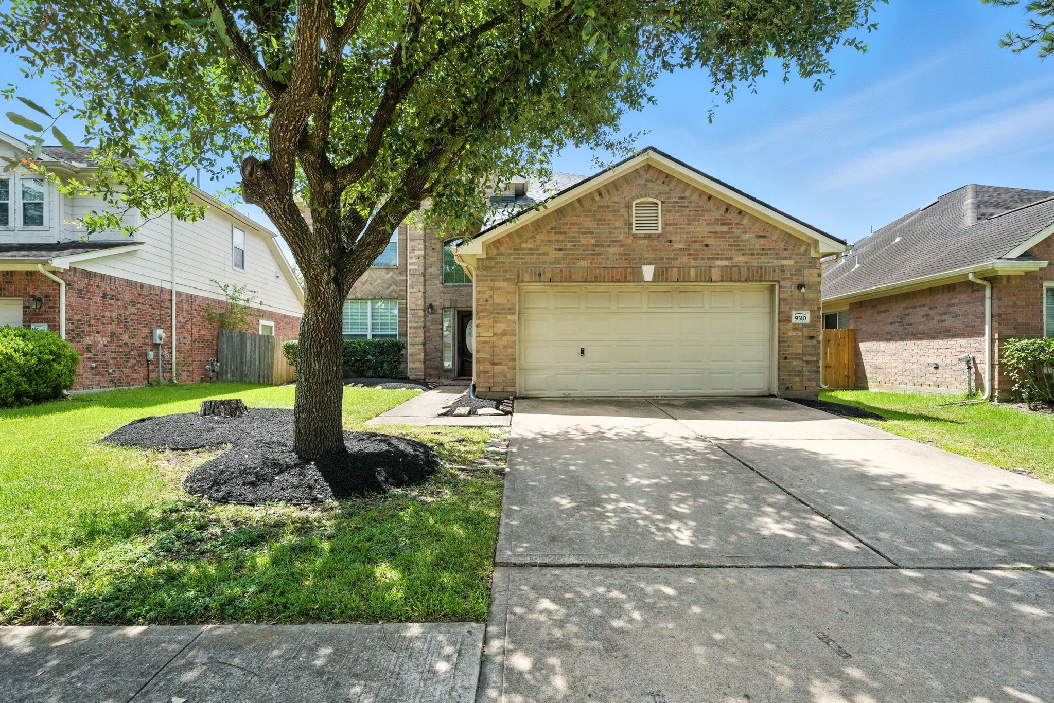 9310 Arrowhead Trace Lane Property Photo 2