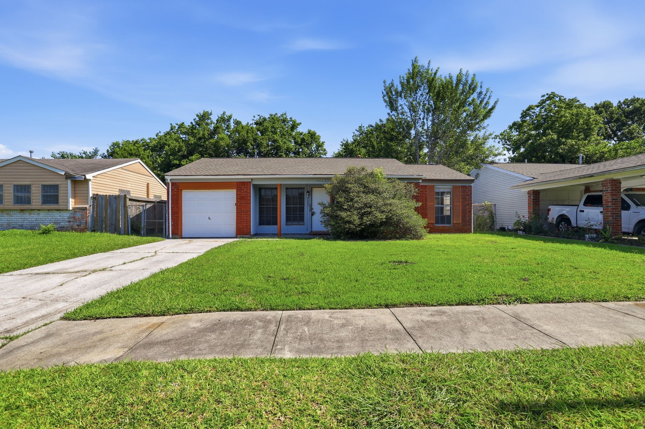 4223 S Acres Drive Property Photo 1