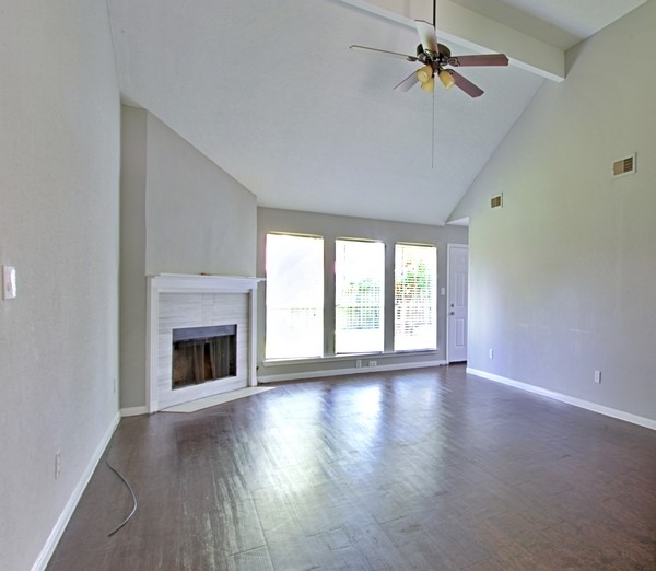 5107 Rivertree Lane Property Photo 4