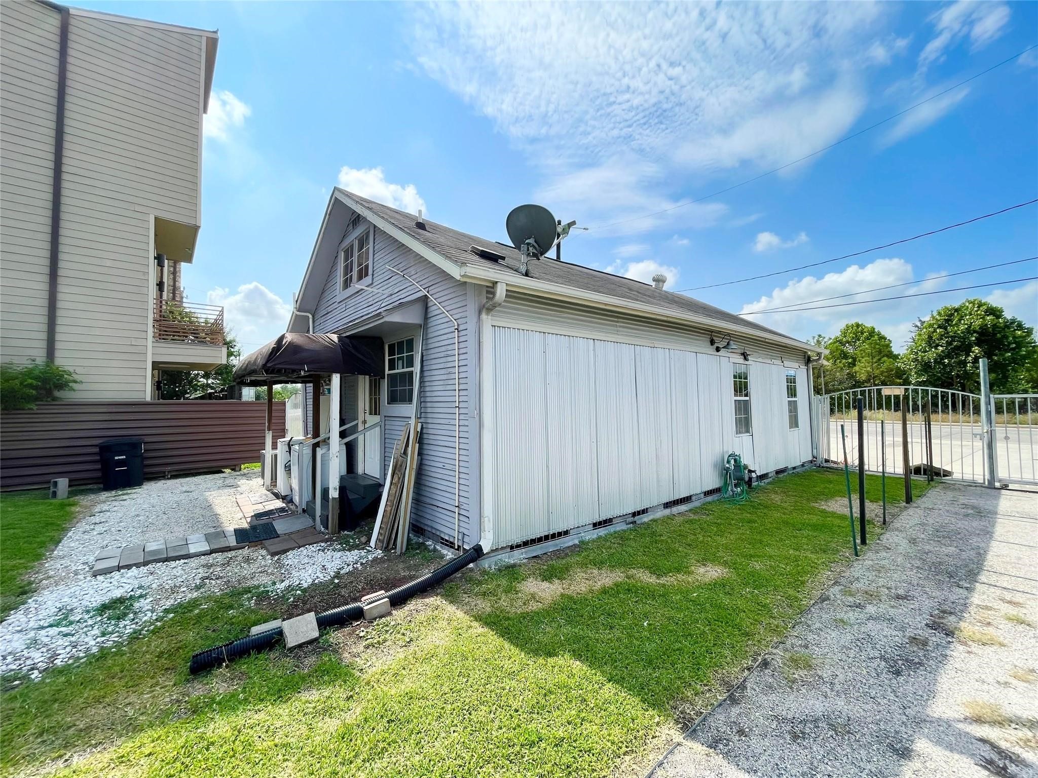 4516 Katy Freeway Property Photo 3