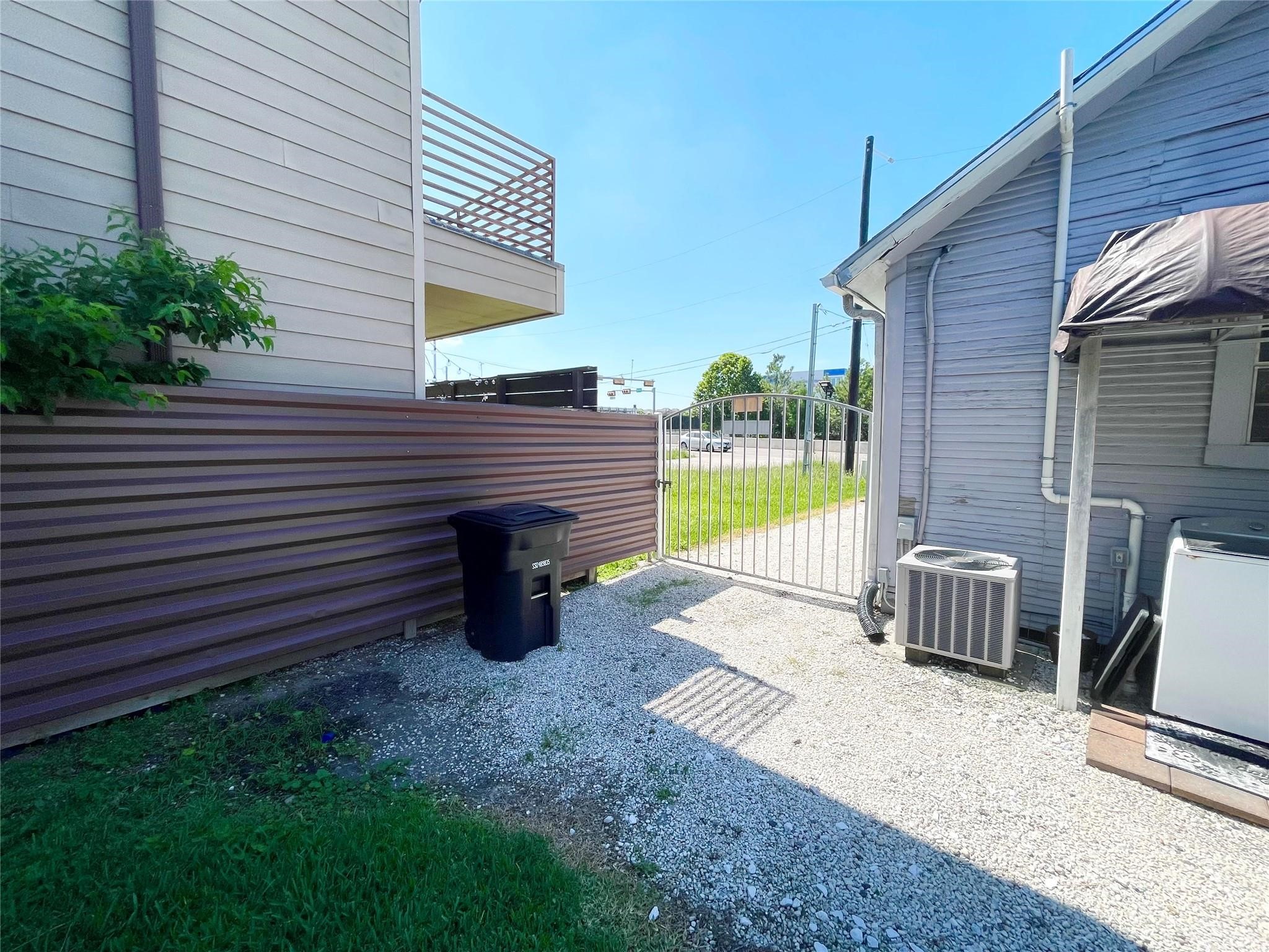 4516 Katy Freeway Property Photo 4