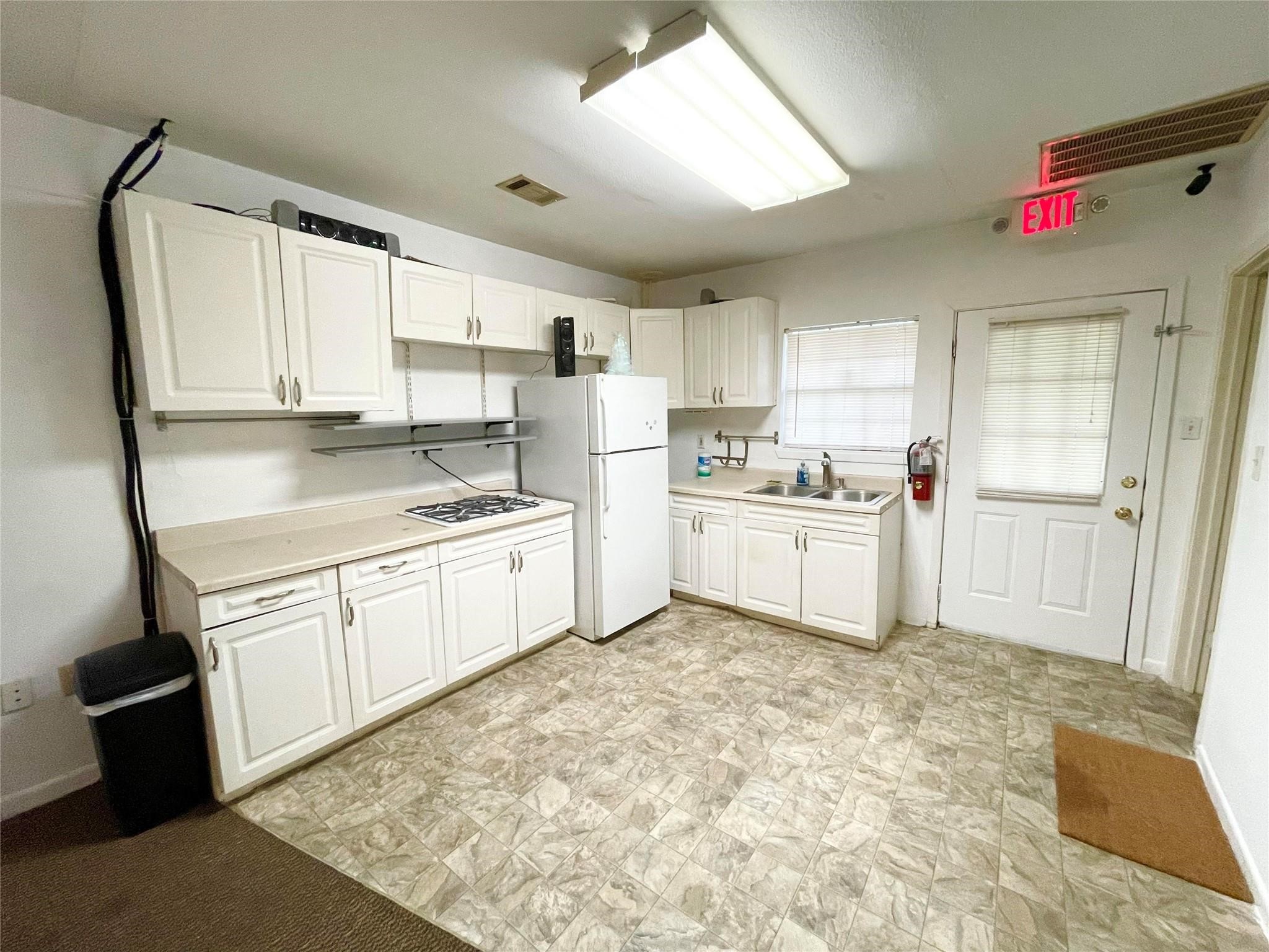 4516 Katy Freeway Property Photo 8