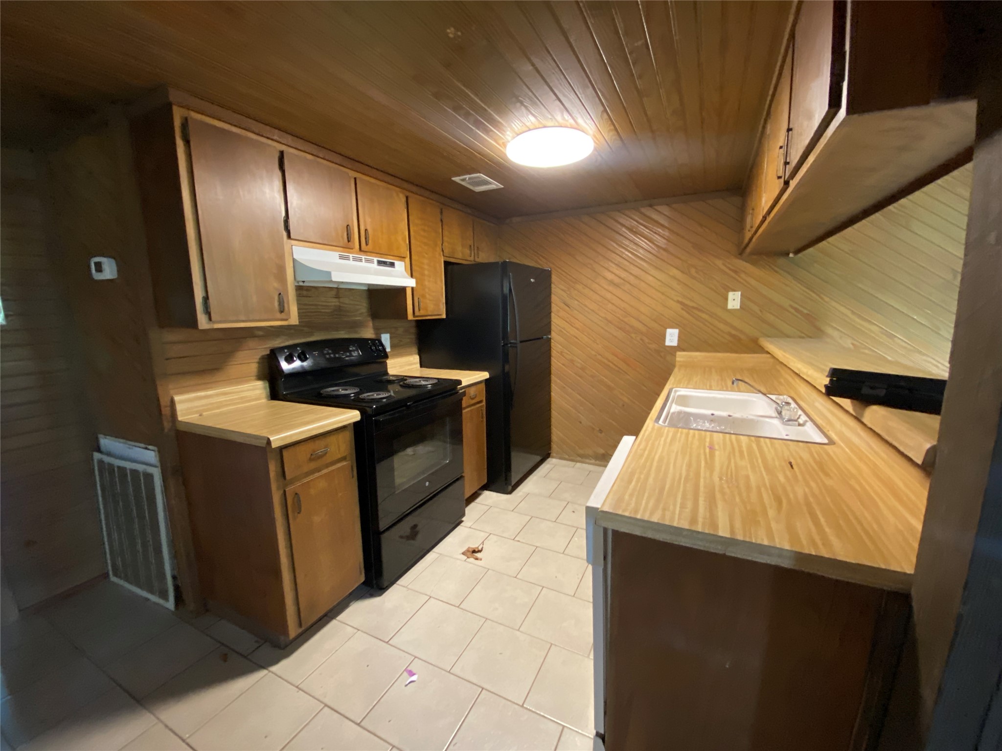 22358 Piney Point E C Property Photo 6