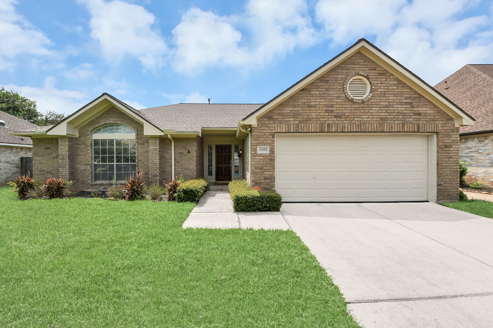 2855 Lake View Drive Property Photo 1