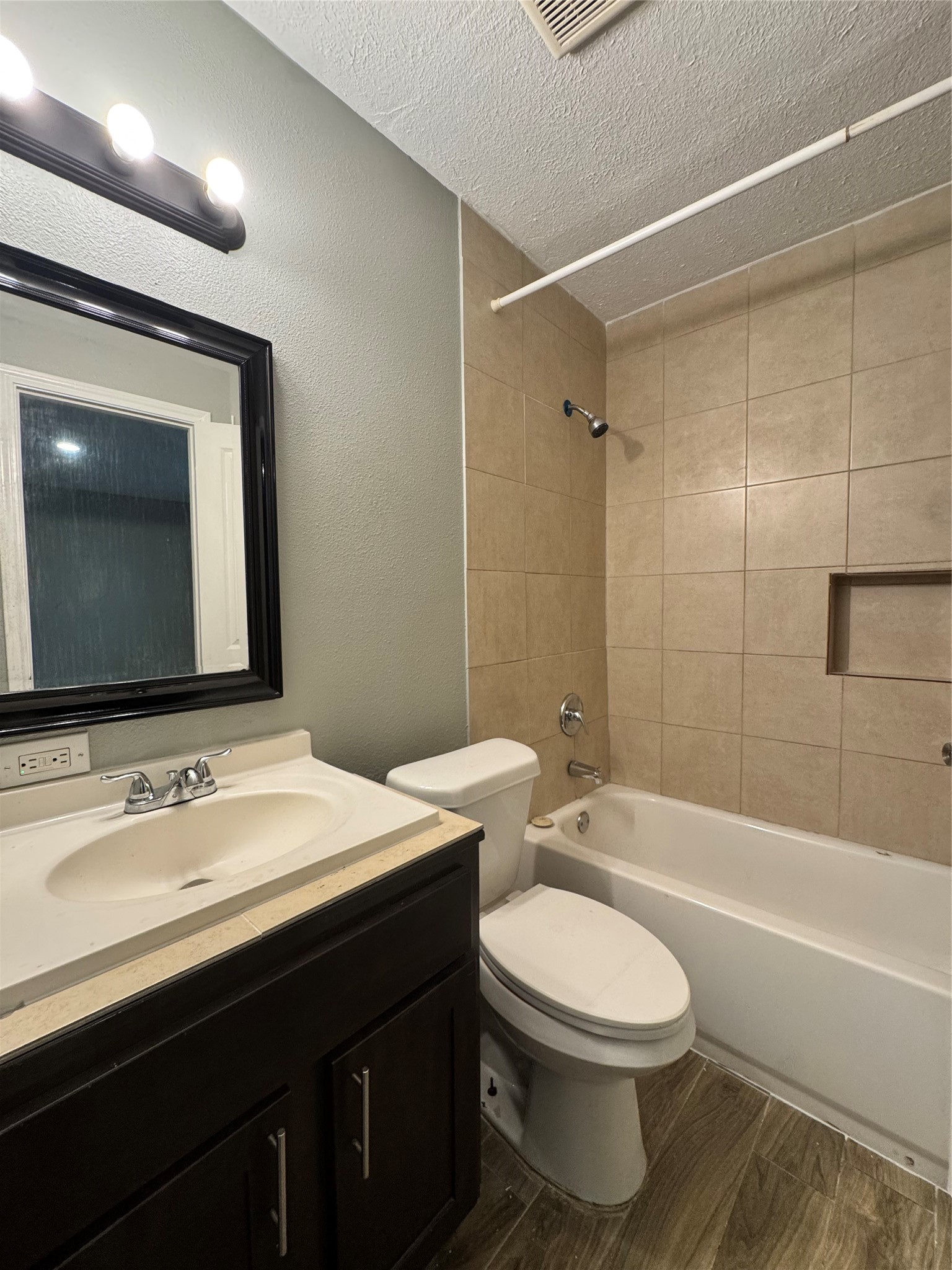 7886 Locksley Road Property Photo 5