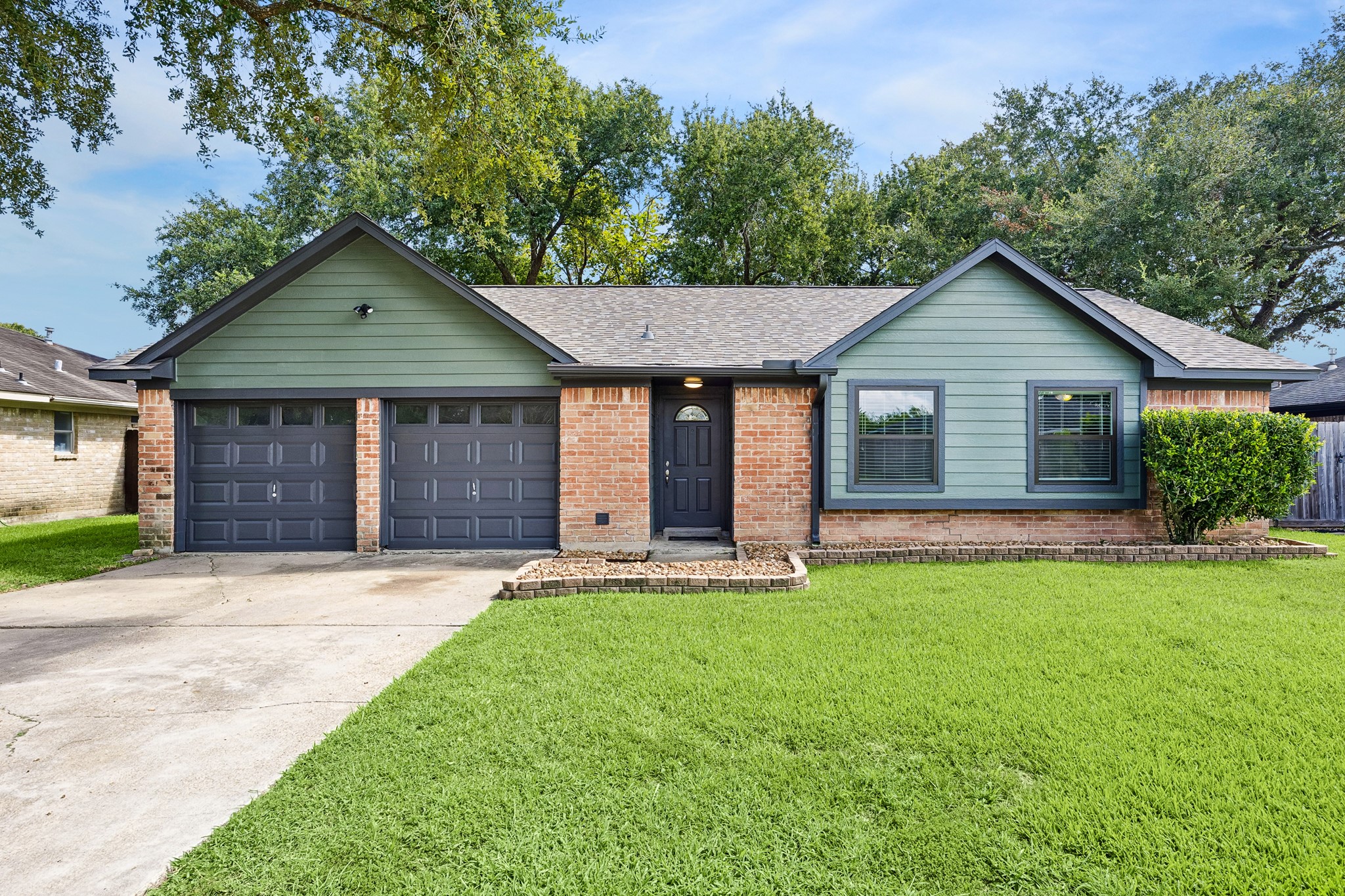 1605 Cypress Hollow Street Property Photo 1