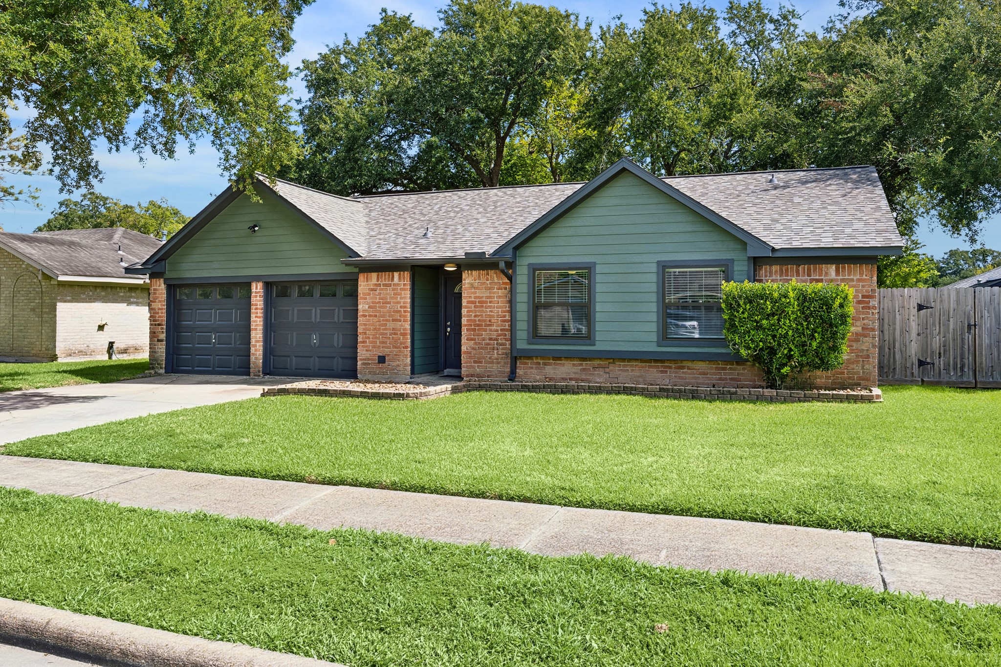 1605 Cypress Hollow Street Property Photo 3