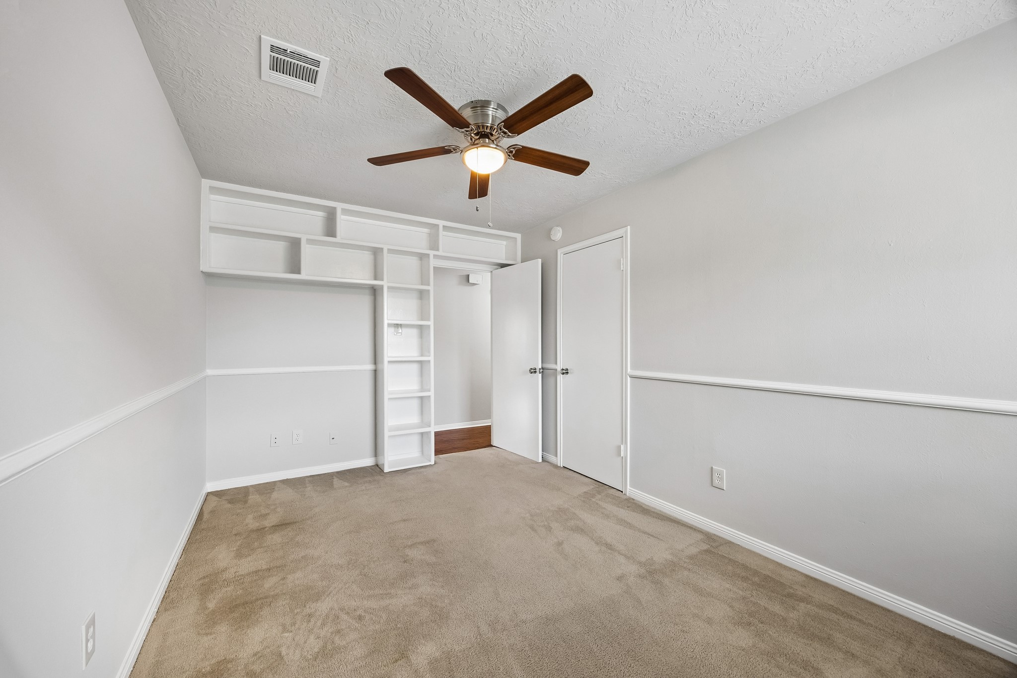 1605 Cypress Hollow Street Property Photo 25
