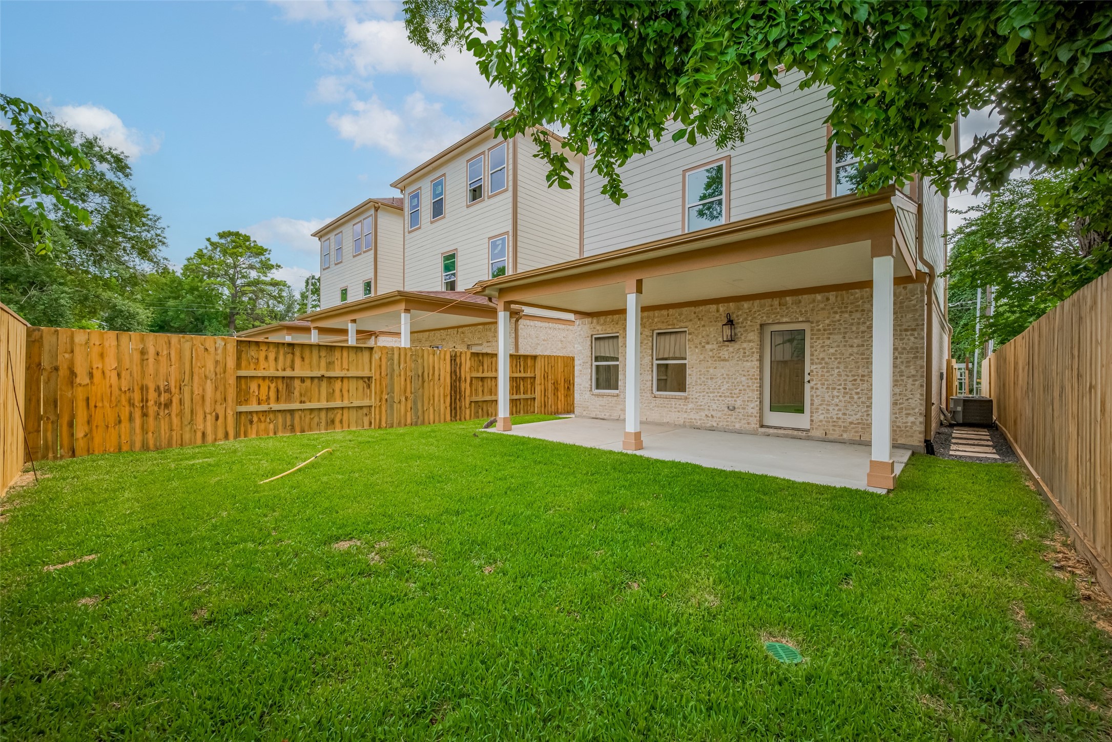 2206 Hoskins Drive Property Photo 4