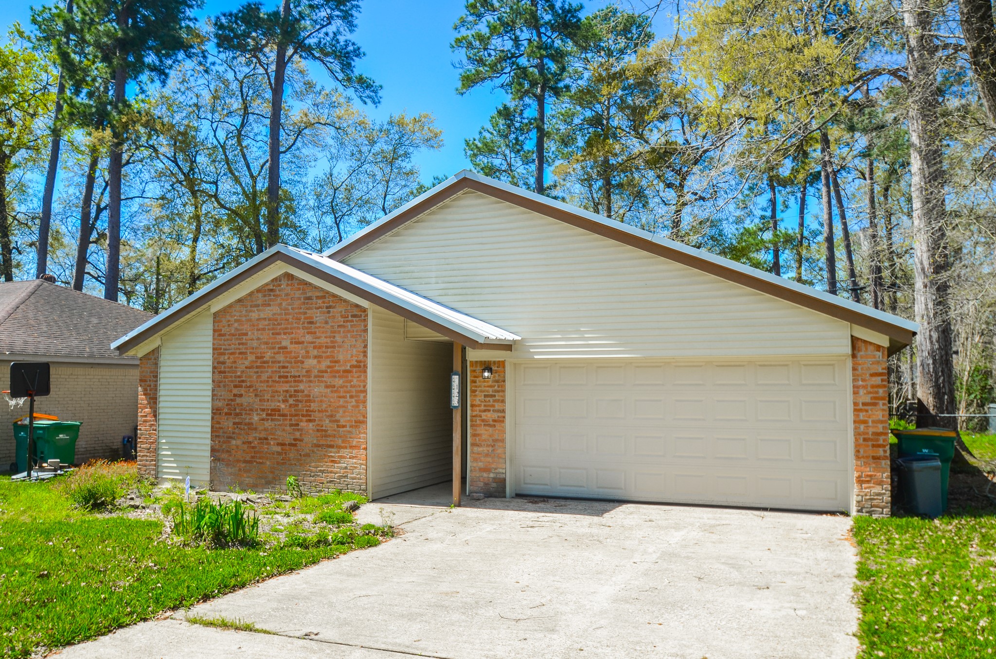 123 Cypress Lane N Property Photo 1