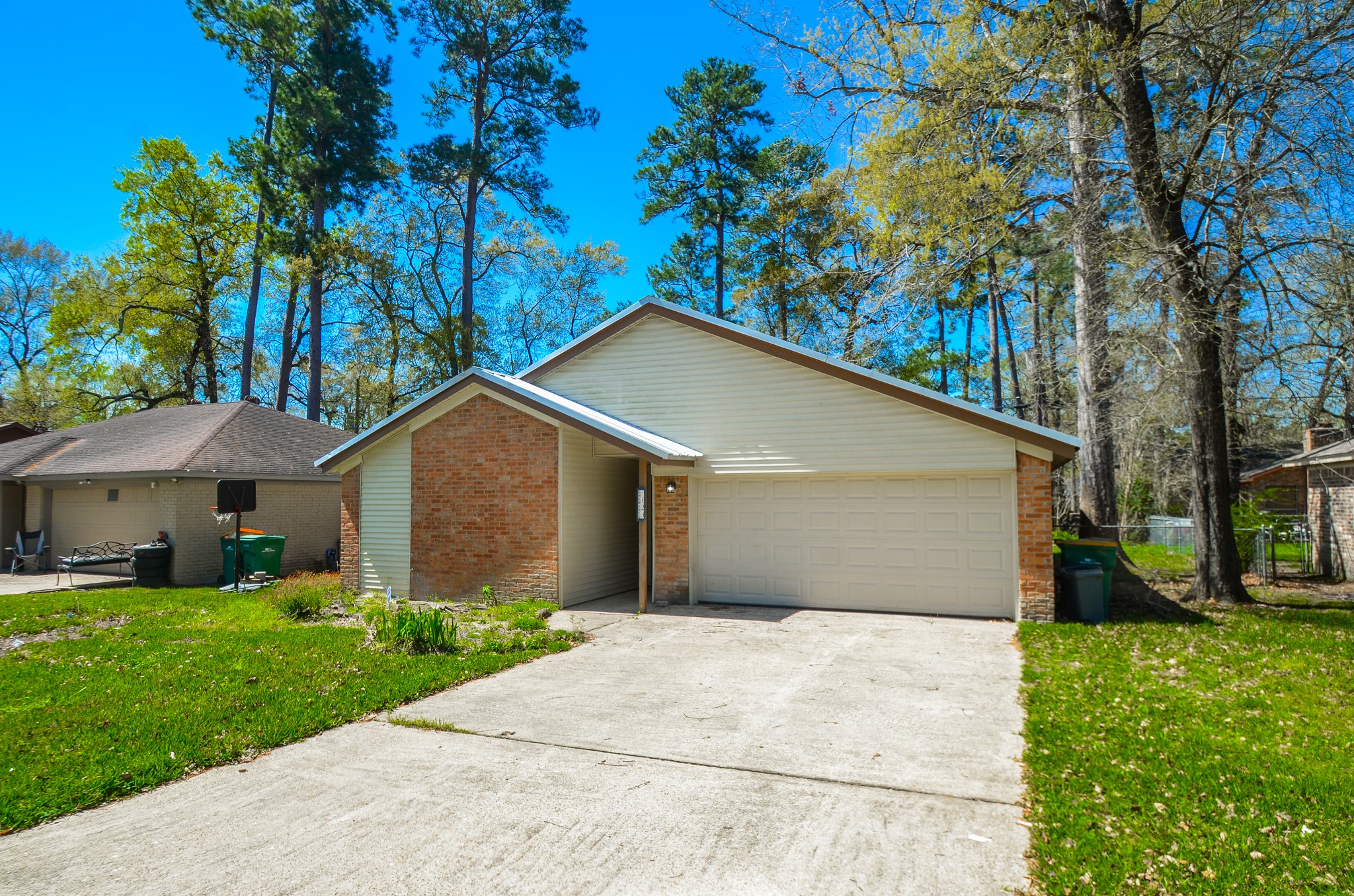 123 Cypress Lane N Property Photo 3