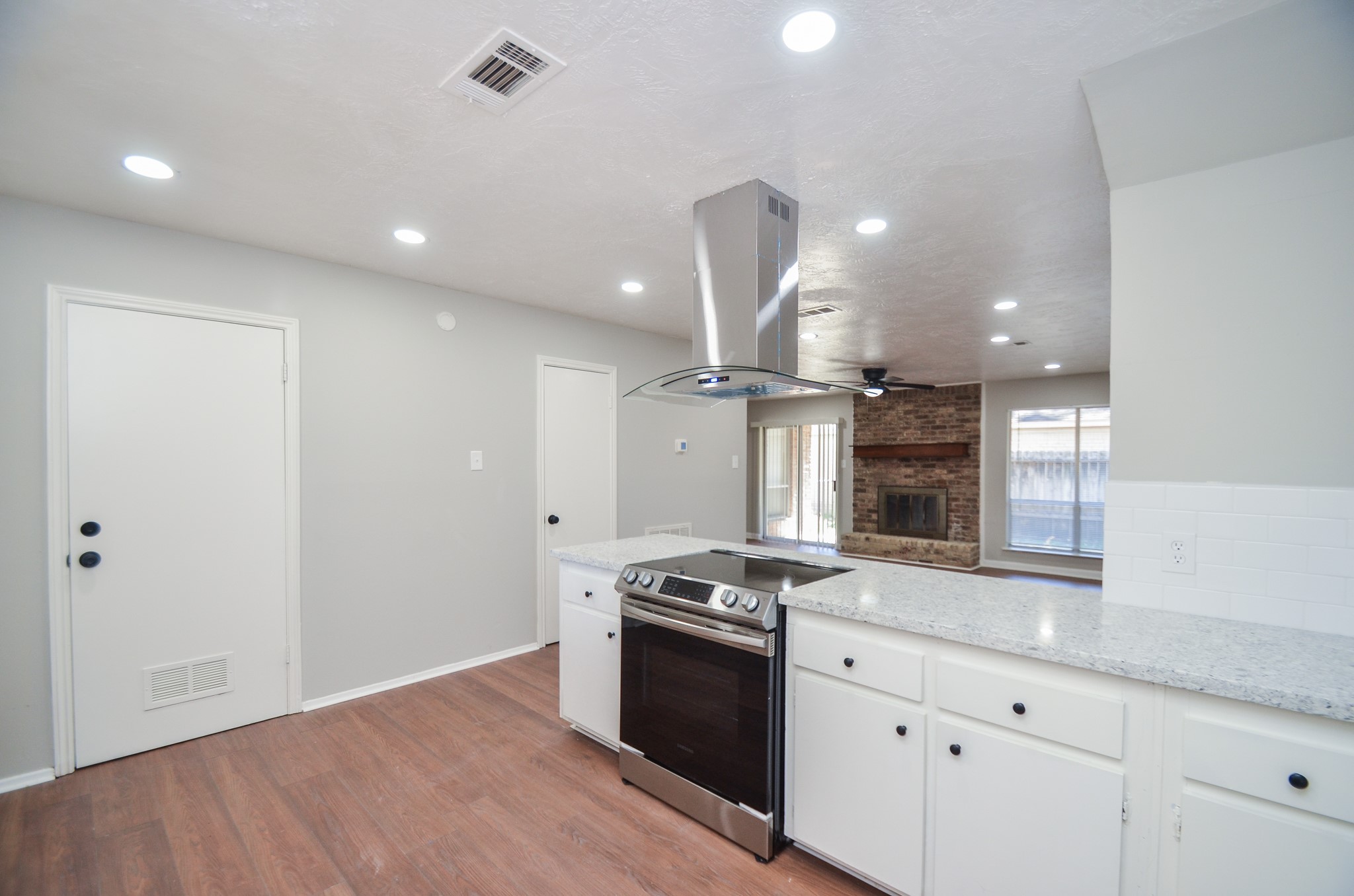 123 Cypress Lane N Property Photo 4