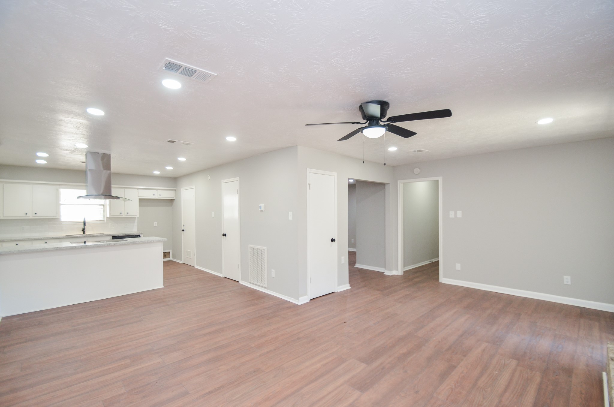 123 Cypress Lane N Property Photo 8