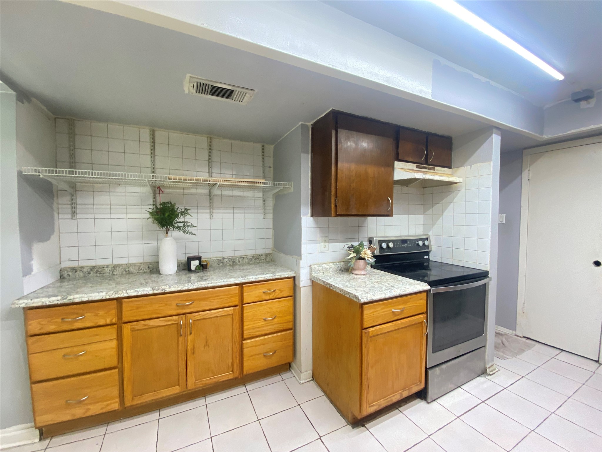 7913 Grove Ridge Drive Property Photo 10