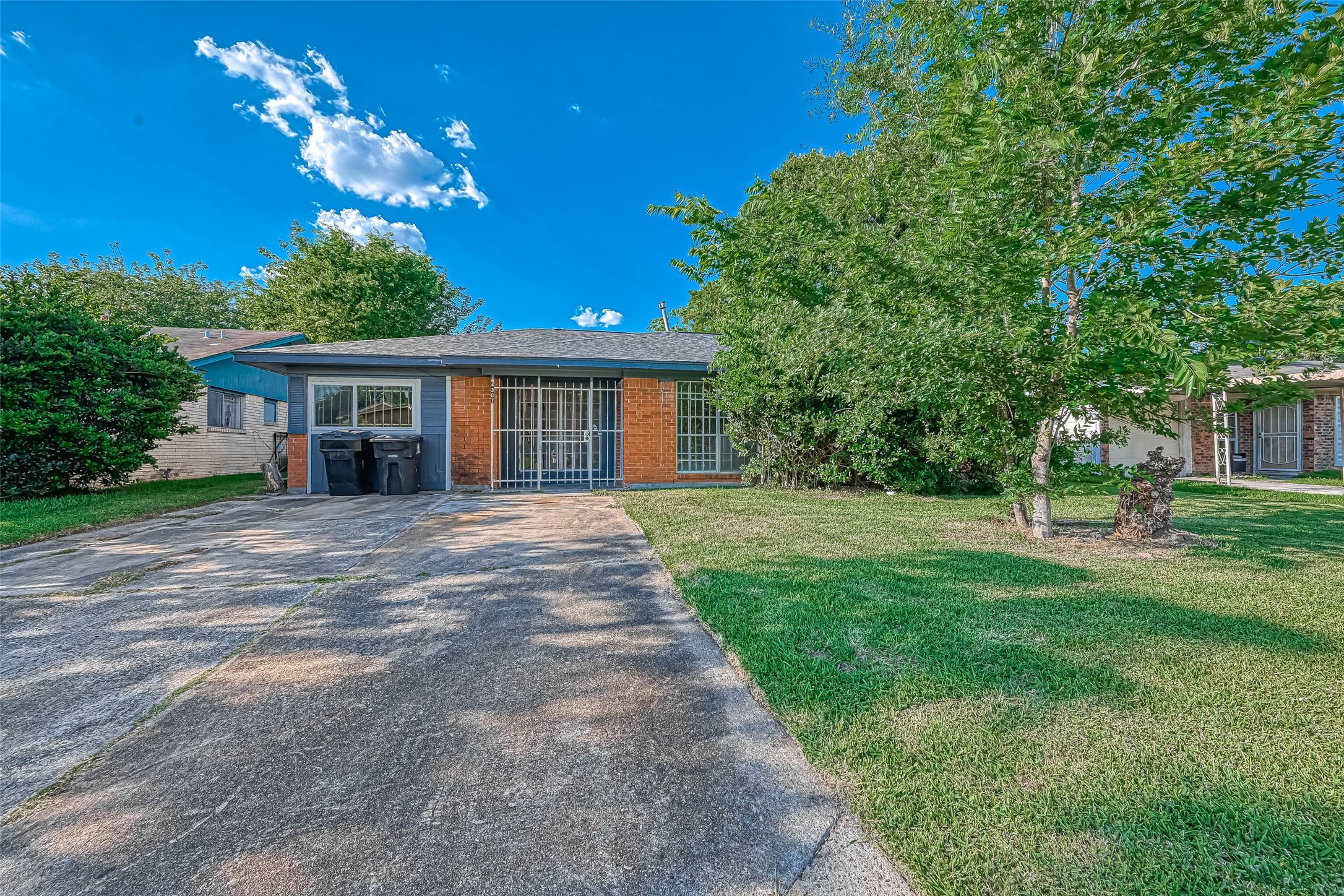 4307 Akard Street Property Photo 1