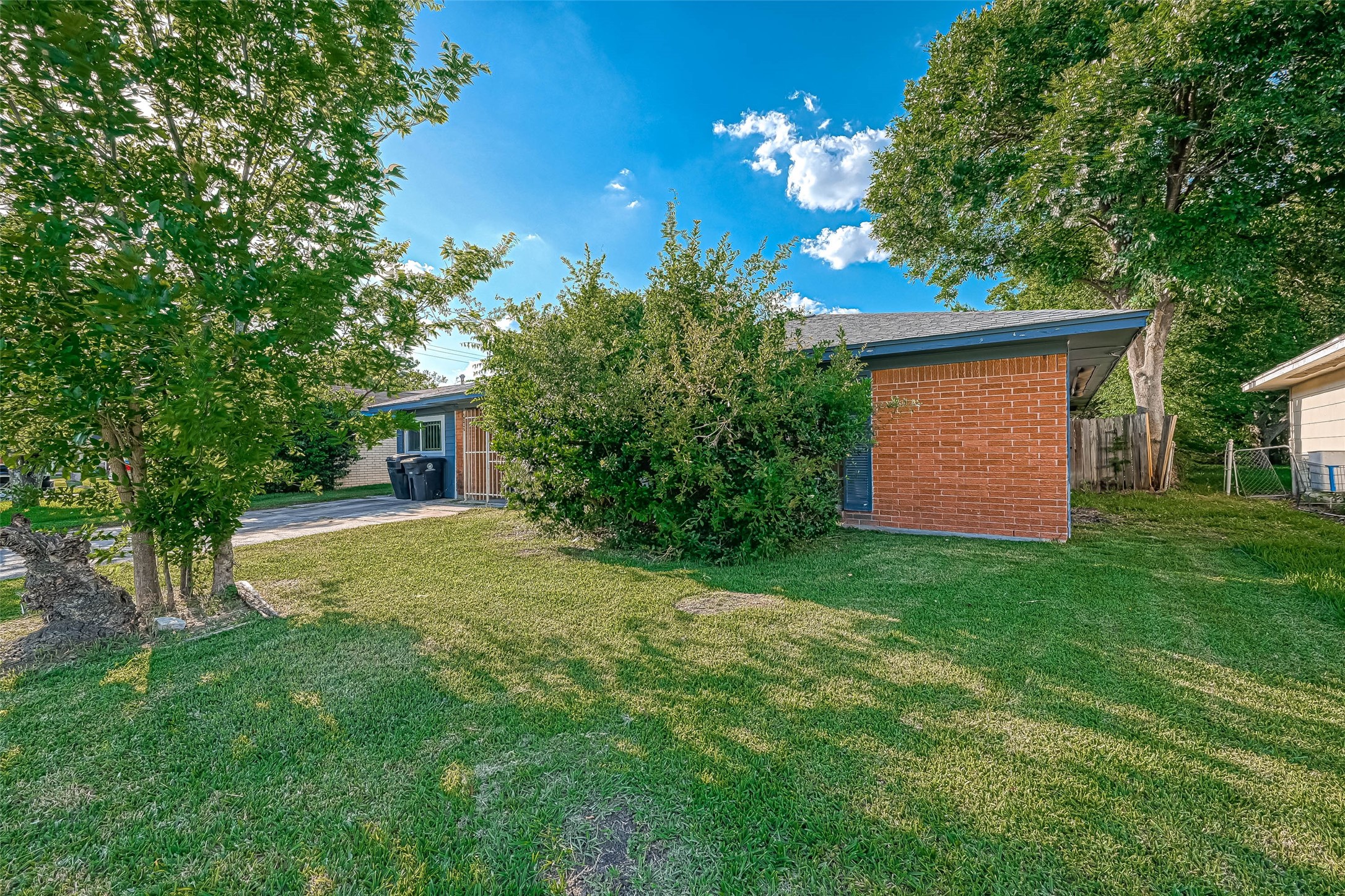 4307 Akard Street Property Photo 5