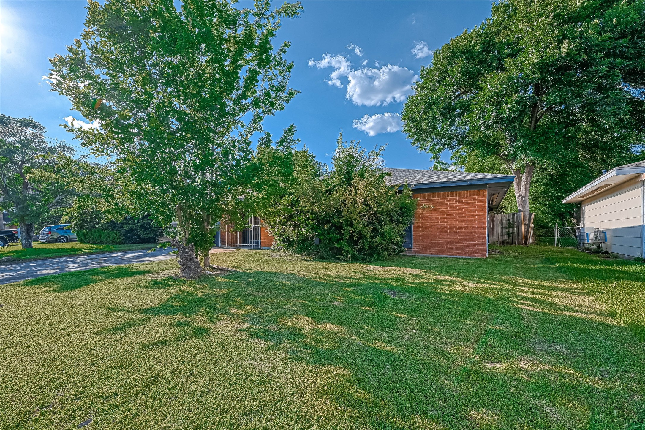 4307 Akard Street Property Photo 6