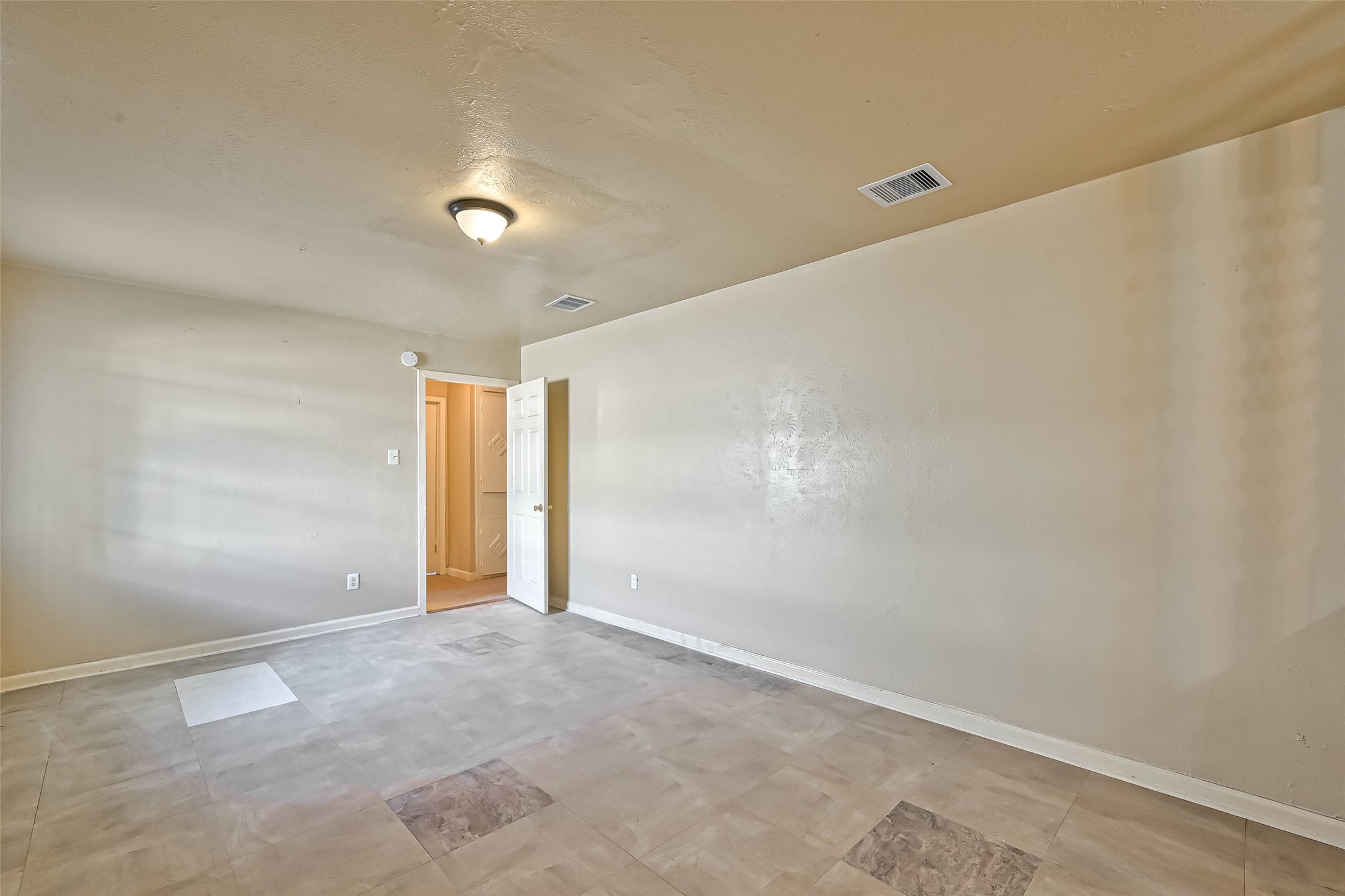 4307 Akard Street Property Photo 11