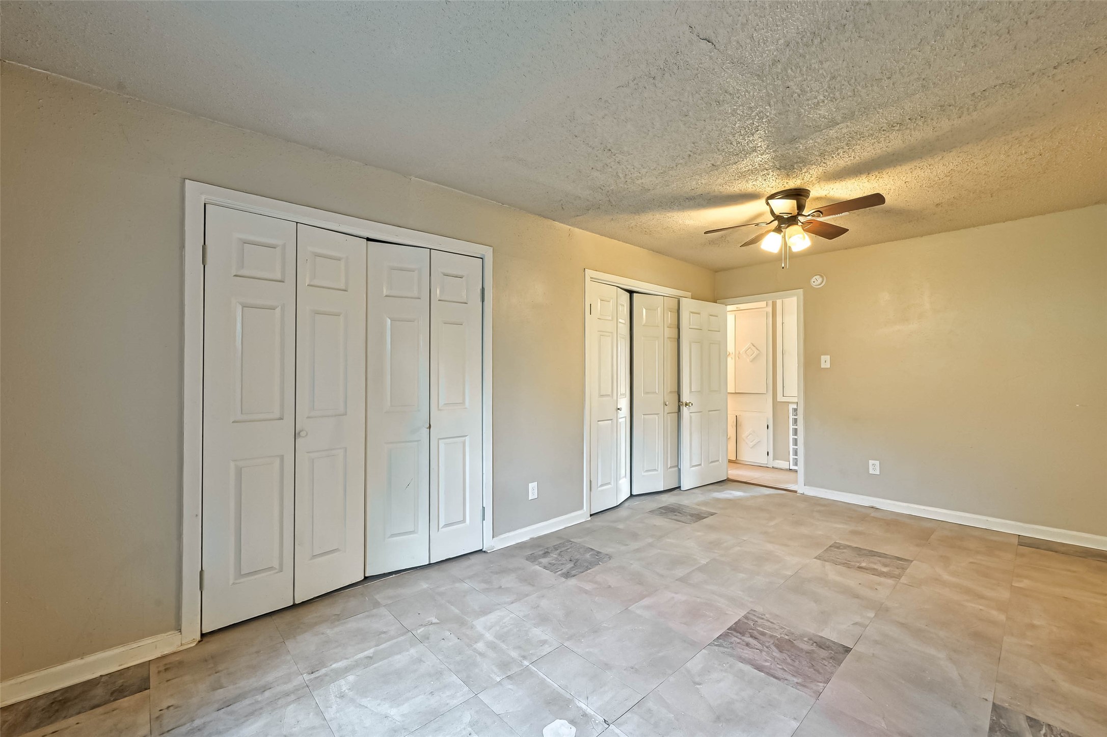 4307 Akard Street Property Photo 16