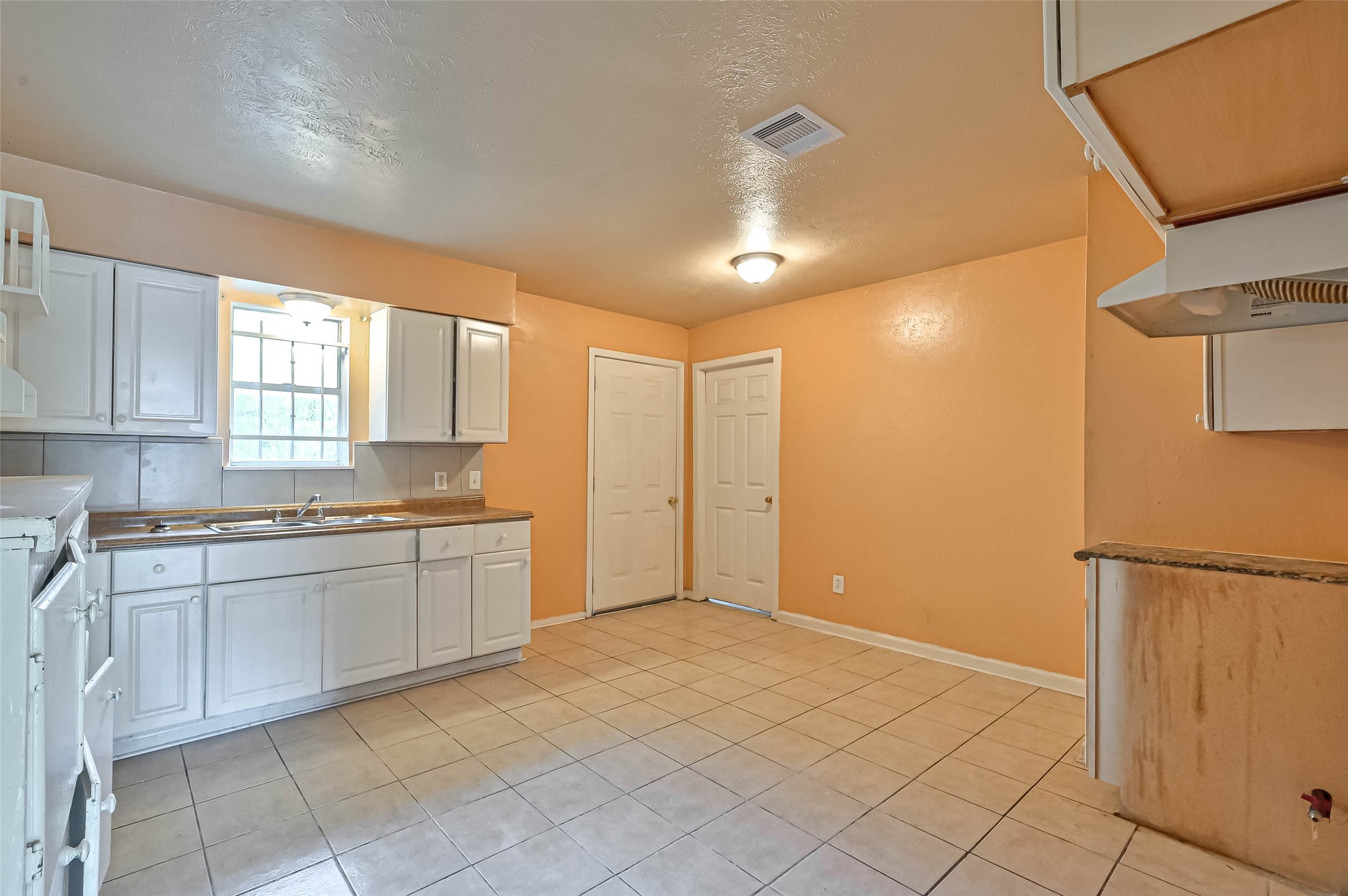 4307 Akard Street Property Photo 22