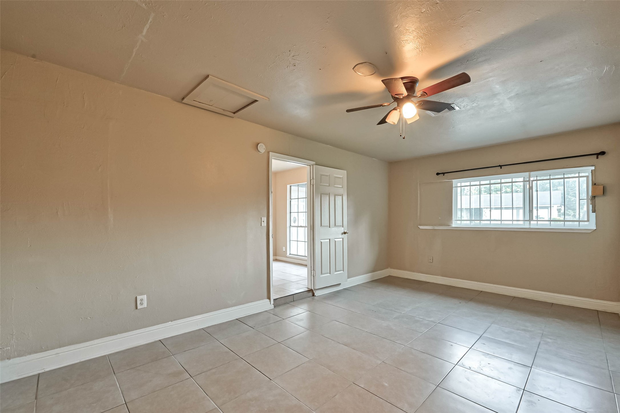 4307 Akard Street Property Photo 24