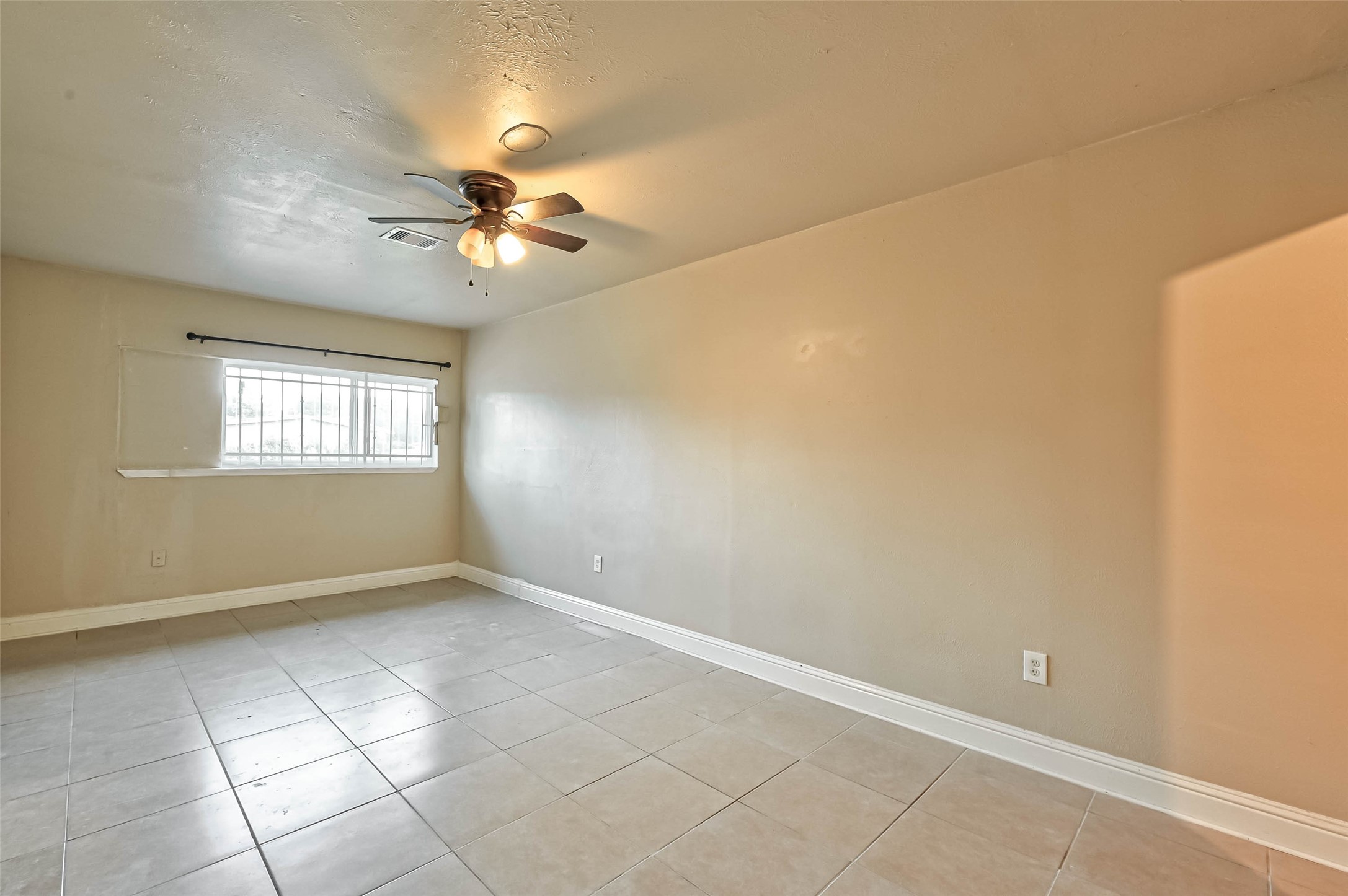 4307 Akard Street Property Photo 25