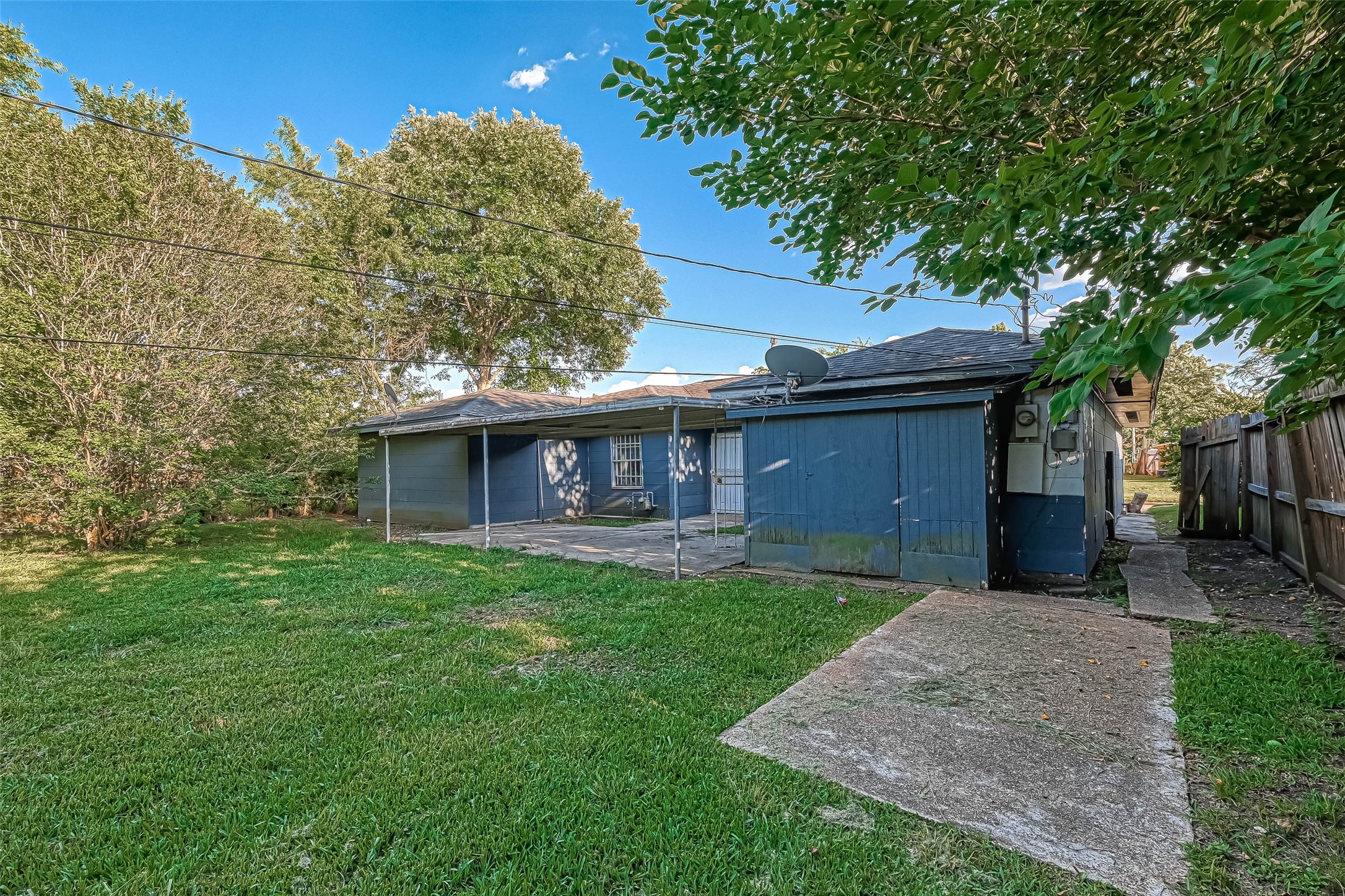 4307 Akard Street Property Photo 32